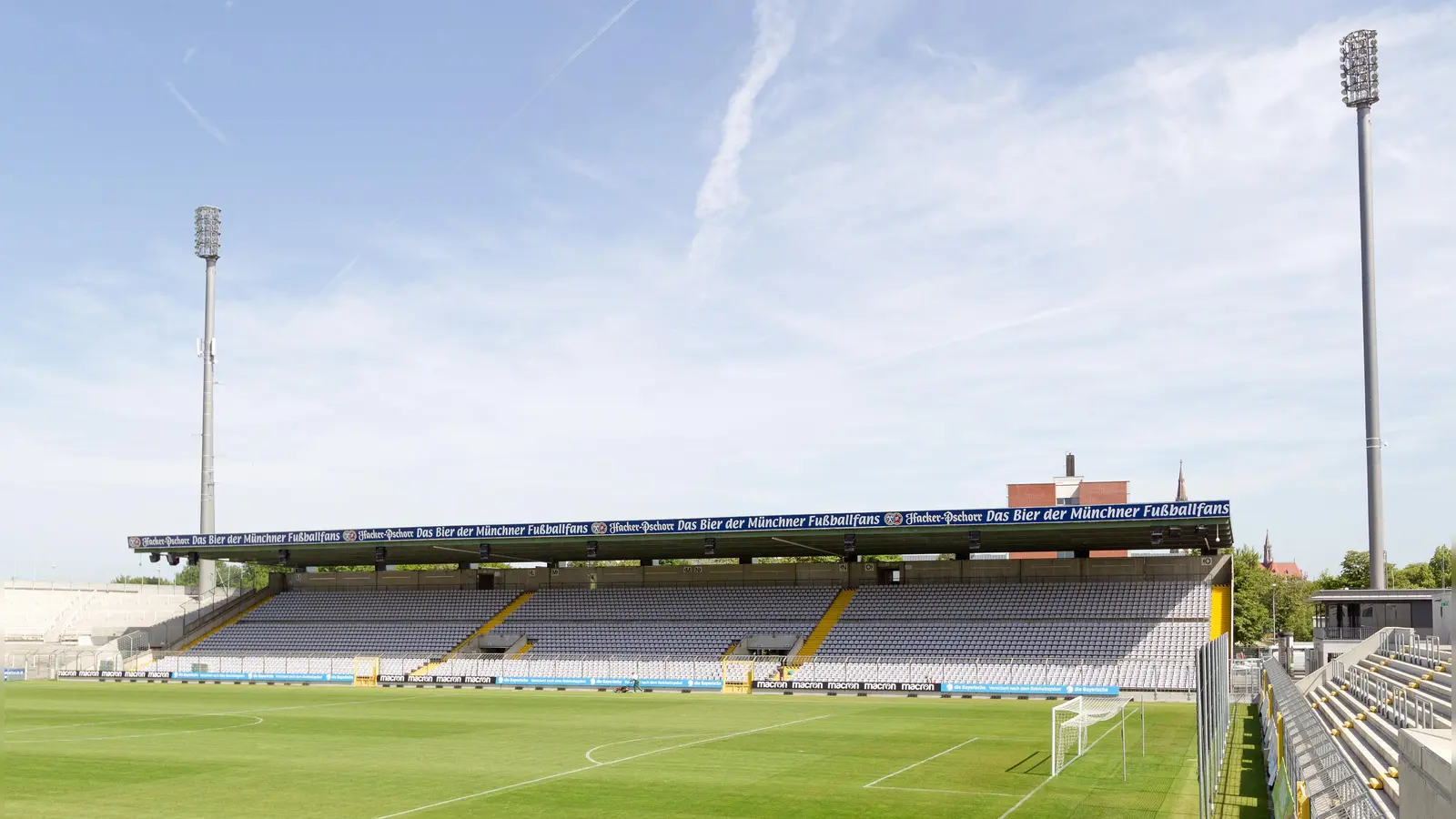 Fanumfrage zum Sechzger-Stadion: Kommunalwahlkampf in München.  (Foto: Anne Wild)