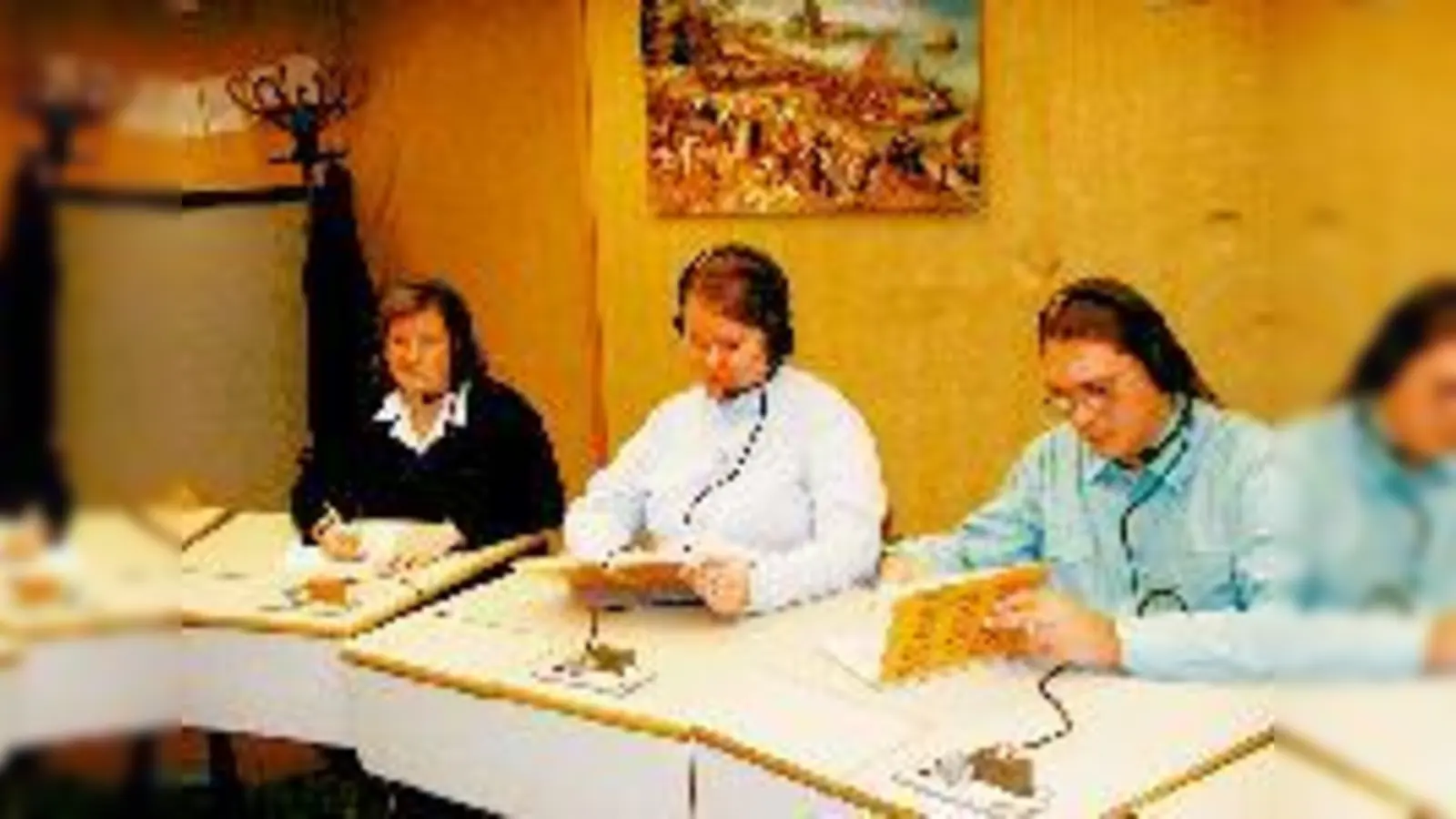 Auch Hörbehinderte können Abitur machen, wenn man ihnen entsprechende Arbeitsbedingungen ermöglicht. Liona, Ines und Ireneusz machen es vor.	 (Foto: aw)