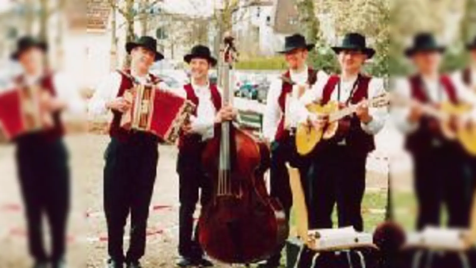 Dürfen beim Moosacher Jubiläums-Hoagartn nicht fehlen  »Die Mooserer«. 	 (Foto: VA)