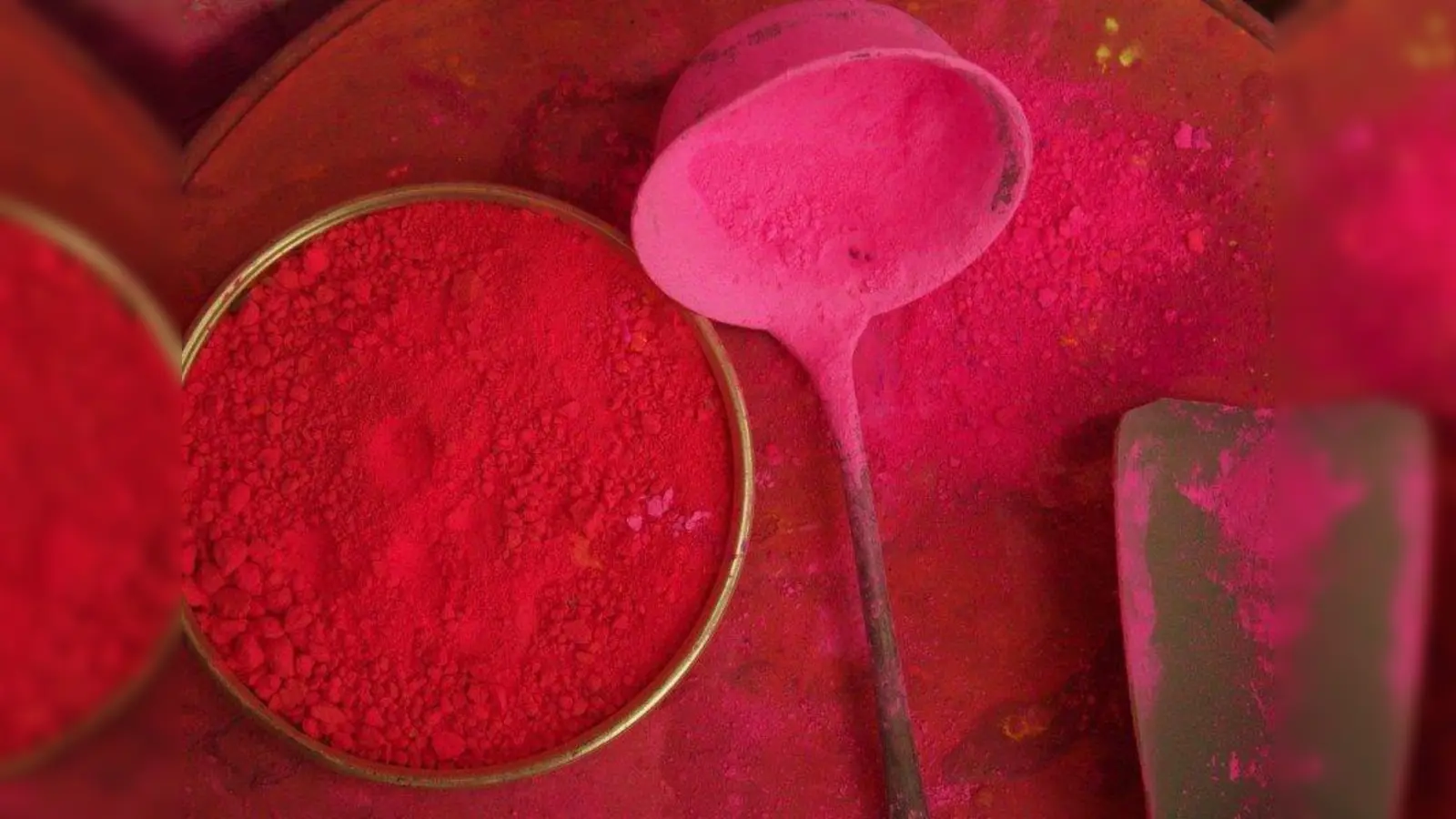 Der Künstler Rupprecht Geiger nutzt das Siebdruckverfahren, um seinem Ziel „Porträt einer Farbe” näher zu kommen. (Foto: Rupprecht Geiger)