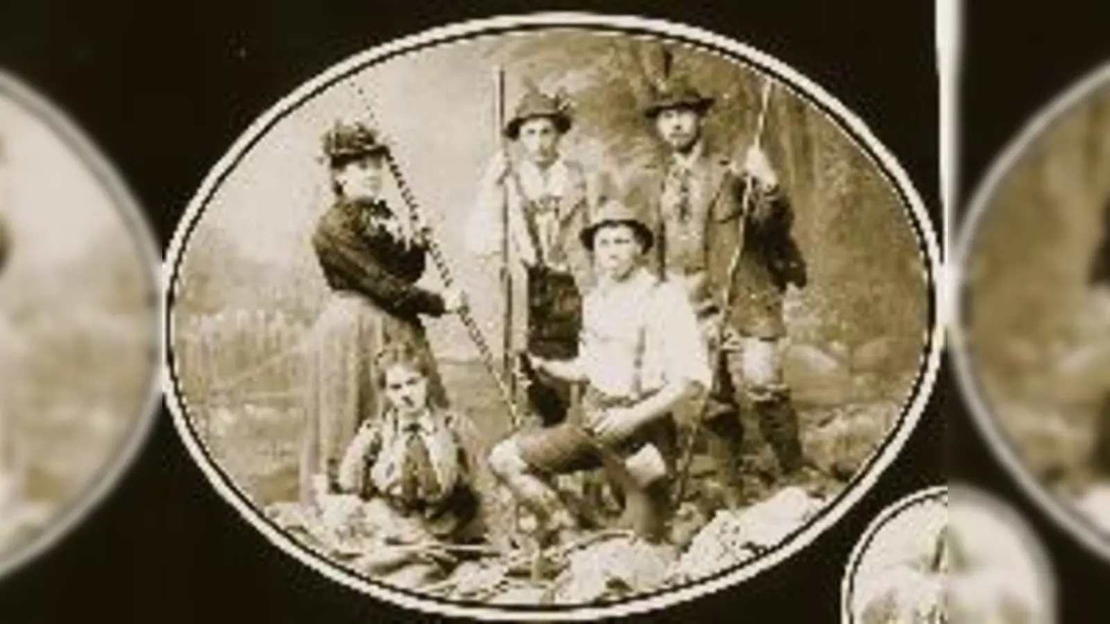 Sommerfrische in Bayern: Julie Wallach 1900 mit Kindern Else, Moritz, Julius (knieend) und Adolf.  (F.: Wallach-Familien-Archiv)