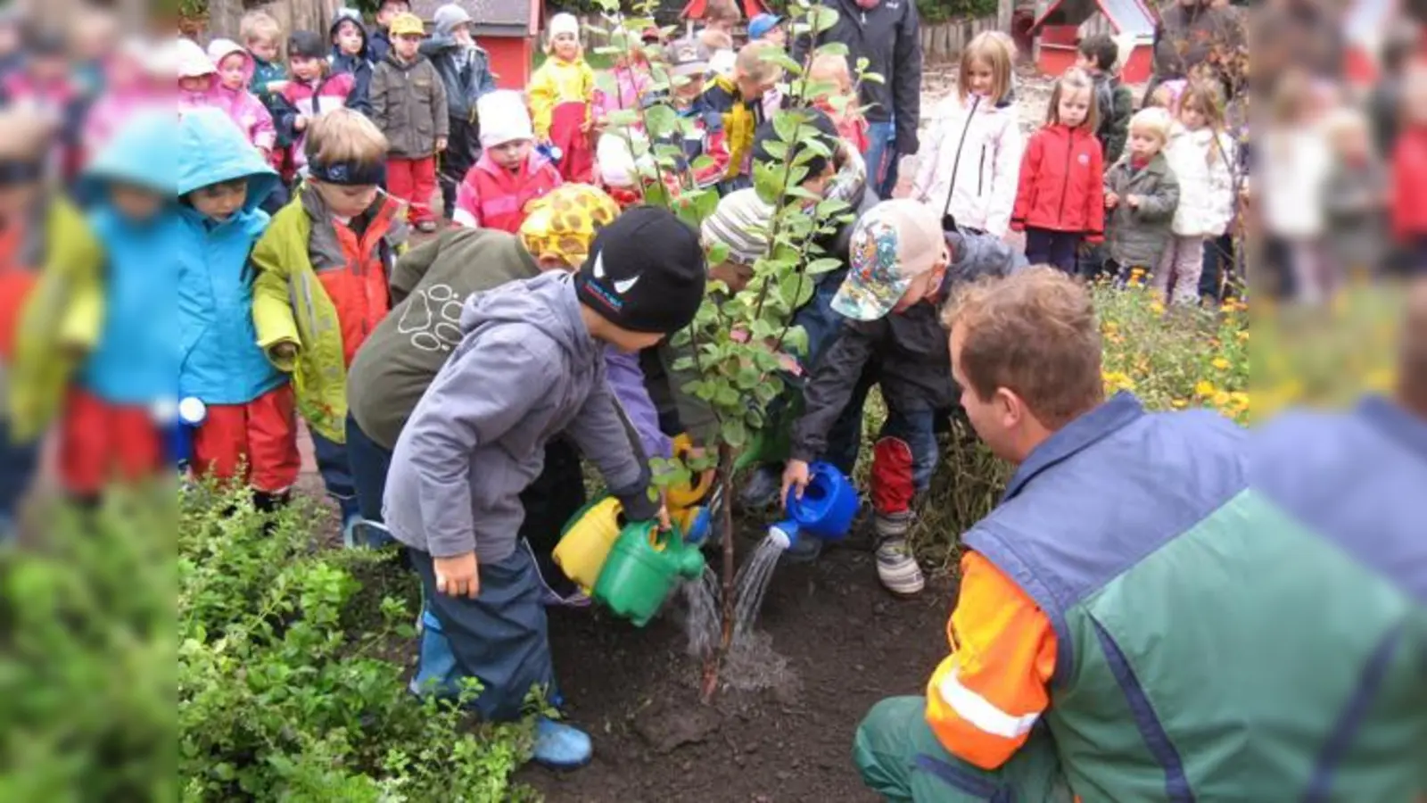 Hallbergmoos sieht sich als junge und extrem kinderfreundliche Gemeinde  das kostet auch eine Stange Geld, wie hier eine Aktion im Kindergarten Sonnenschein. 	 (Foto: bb)