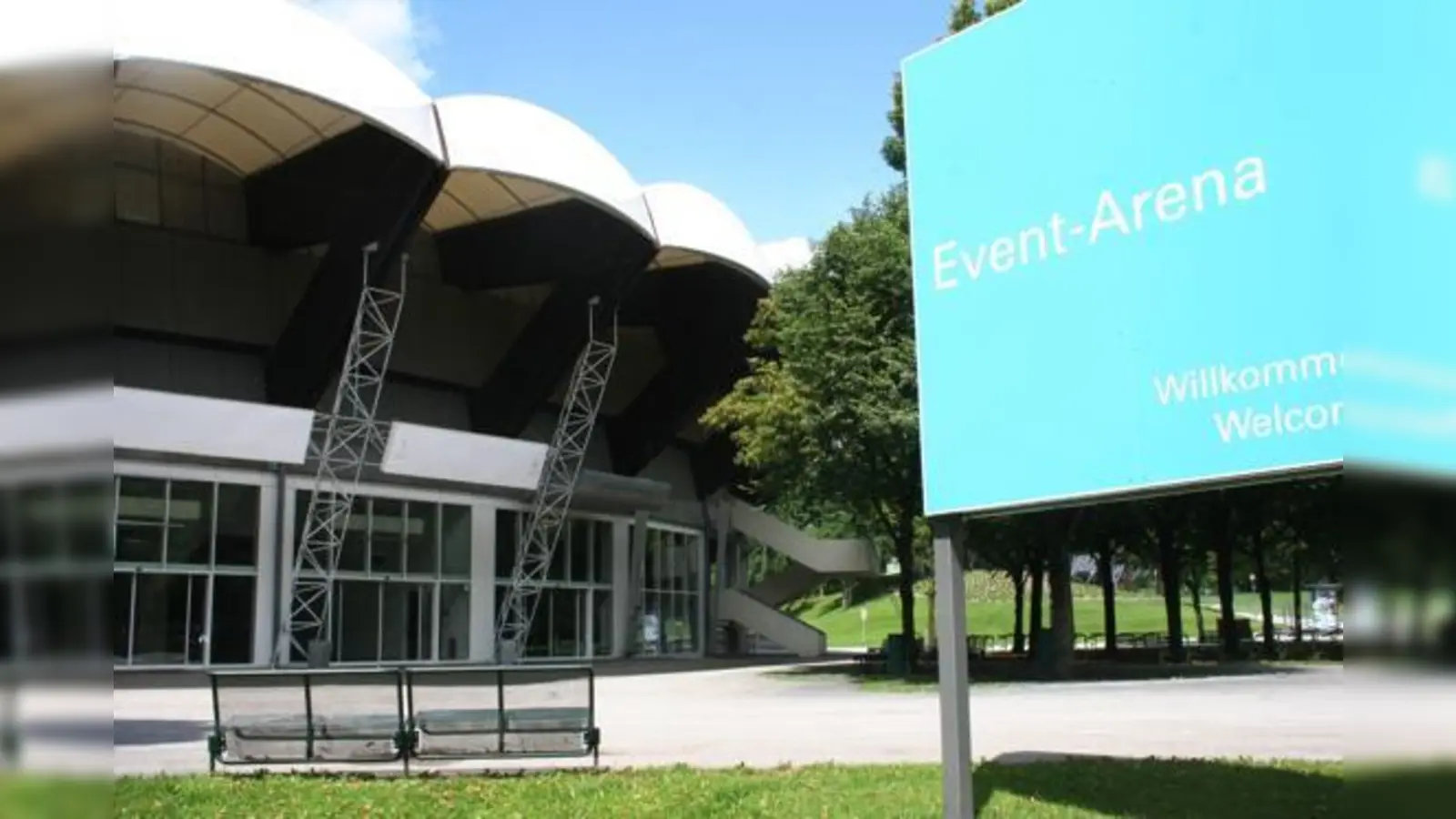 Das ehemalige Radstadion, zuletzt die Event-Arena, wird ab Mitte April demontiert und abgerissen. Ende des Jahres steht hier nichts mehr.	 (Foto: Archiv)