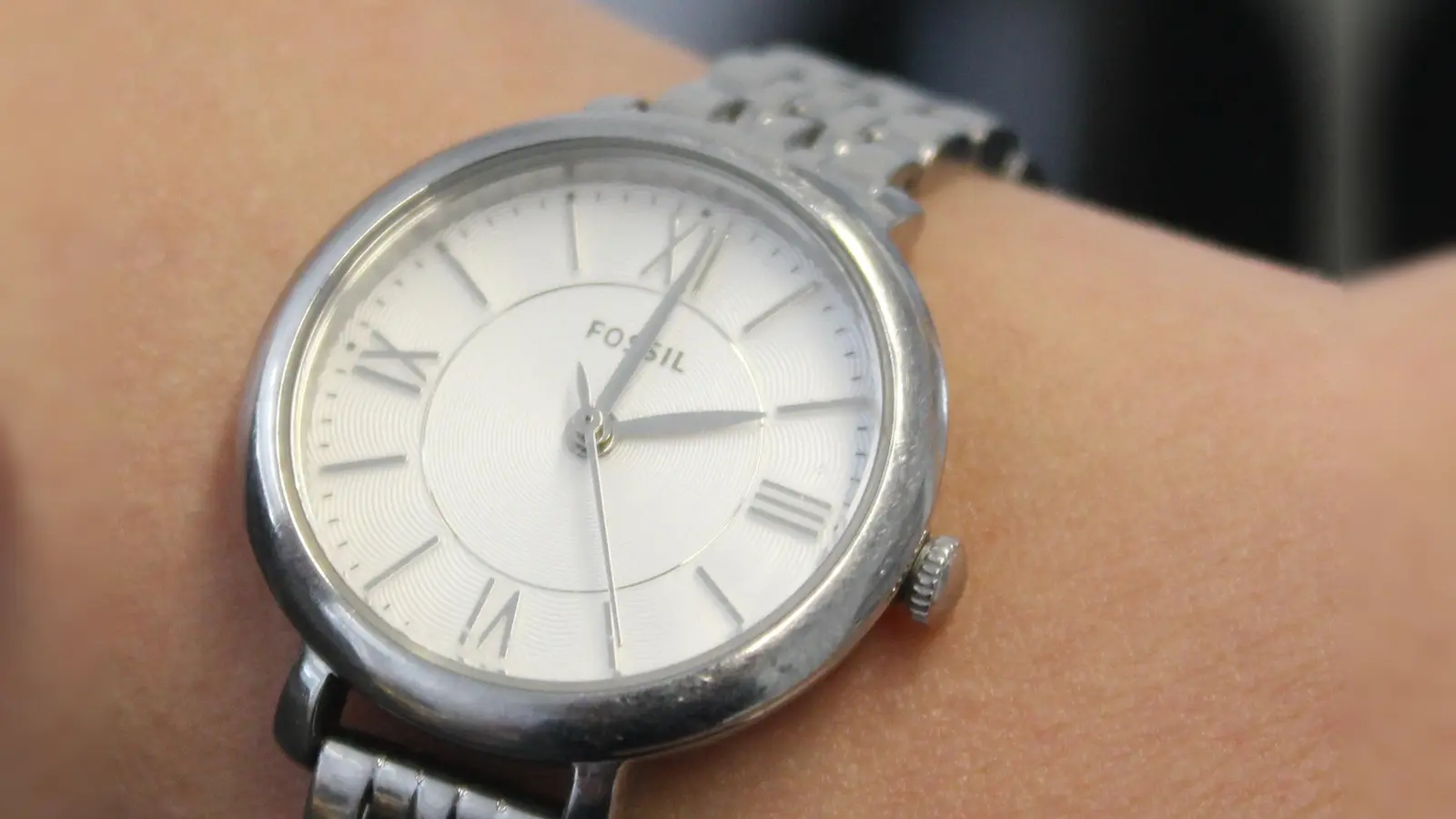 Hier nur ein gewöhnliches Modell – hochwertige Armbanduhren und Schmuckstücke jedoch sollte man beim Training lieber zu Hause lassen.  (Foto: cr)