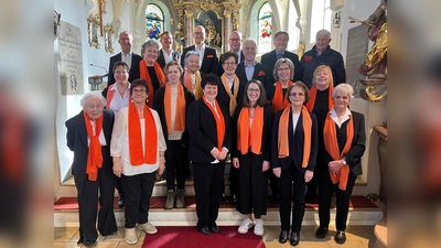 Freude am Singen: Der Kleinberghofener Kirchenchor im Jubiläumsjahr 2025. (Foto: Kirchenchor Kleinberghofen )