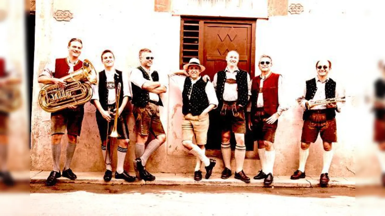 Die »CubaBoarischen« liefern im »Schloss« einen Mix aus heimischen und exotischen Klängen. 	 (Foto: VA)