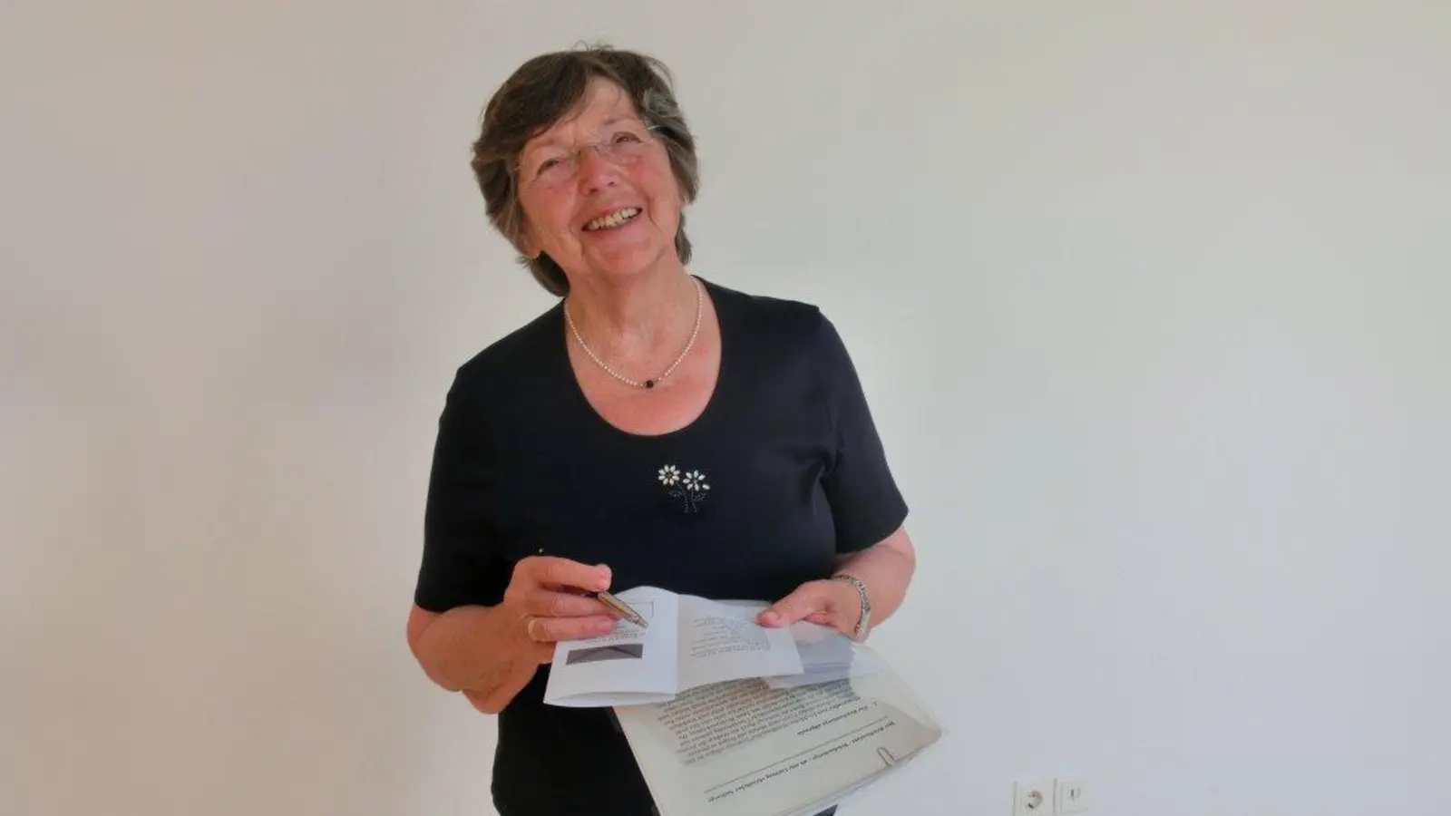 Renate Nebas, 83, Religionspädagogin im Ruhestand,  beantwortet seit 38 Jahren Briefe, die an die evangelische Briefseelsorge geschrieben werden. (Foto: DS)