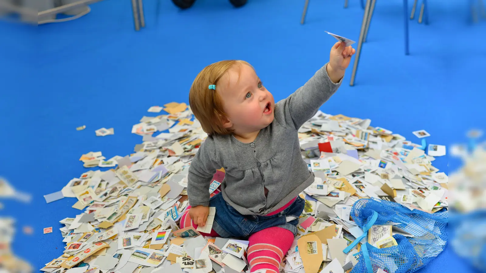 Lieblings-Briefmarke gesucht? Auf der Internationalen Briefmarken-Börse im Münchner MOC steht eine Schatzkiste mit tausenden von Briefmarken für die kleinen und großen Sammler bereit. (Foto: Messe Sindelfingen)