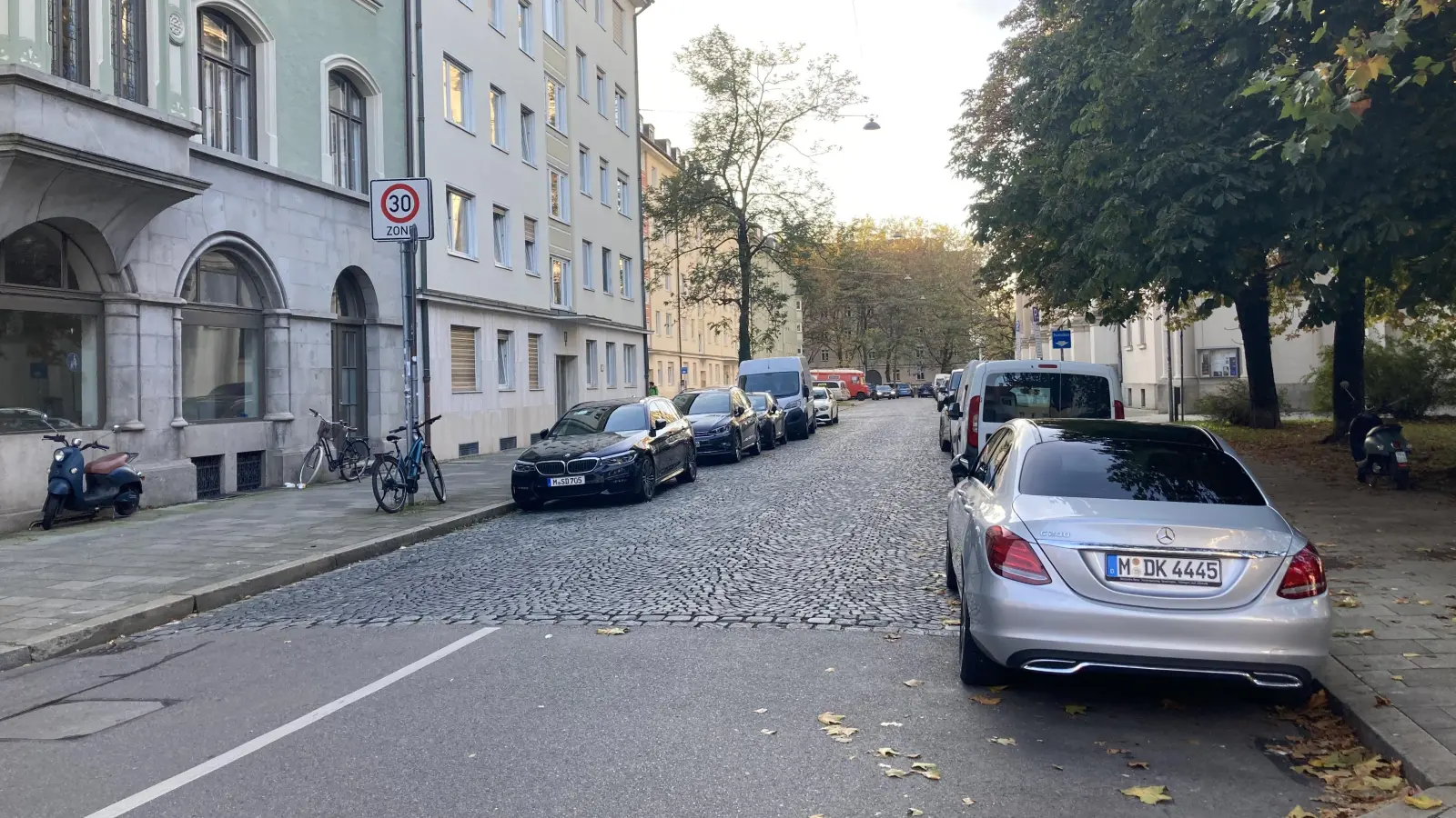 30er-Zone: Blick in den Margaretenplatz von der Plinganserstraße aus in Richtung Meindlstraße. (Foto: lsc)
