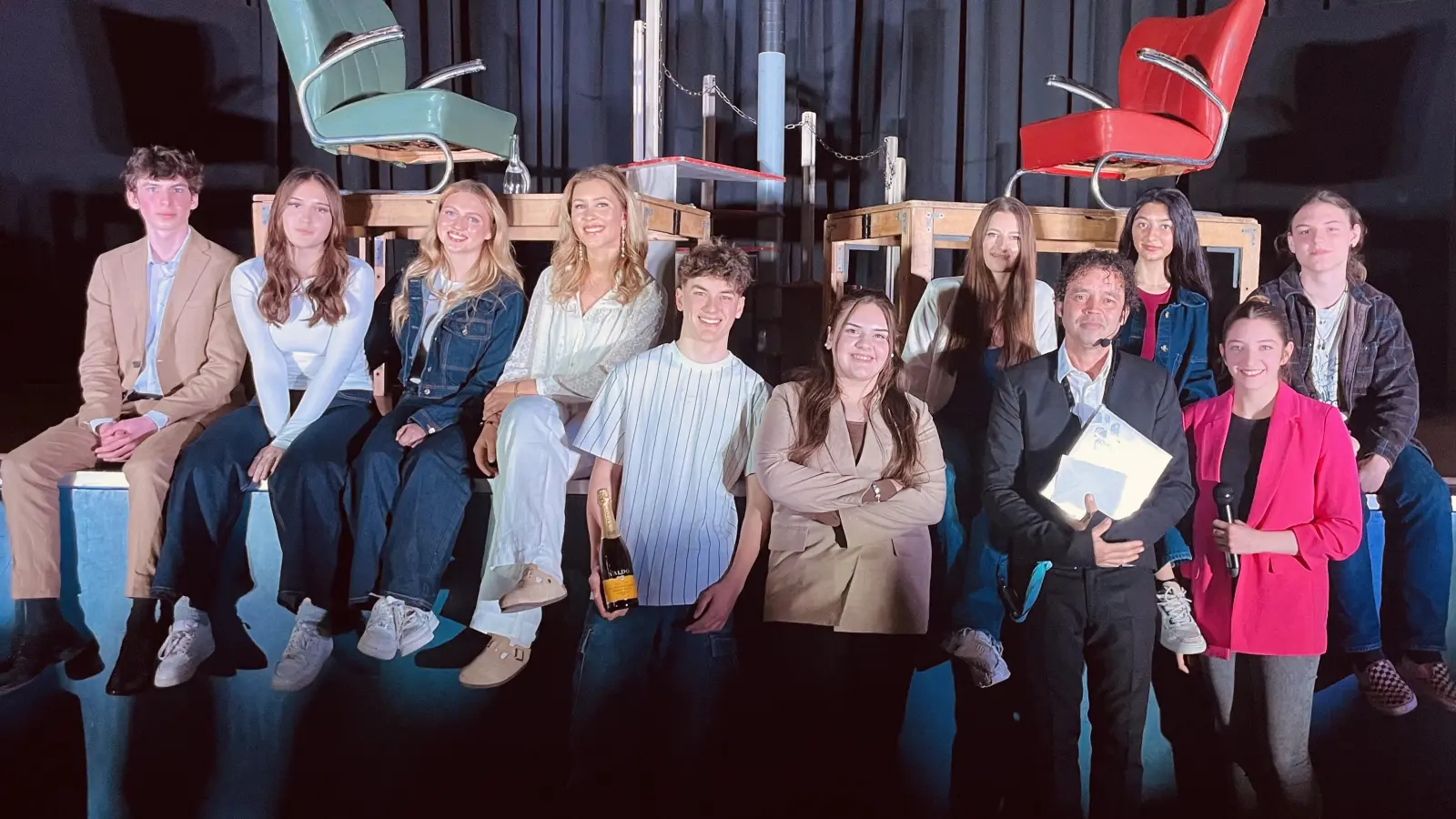 In dem Stück „Icebreaker” geht es um zwei Jugendliche mit alterstypischen Problemen und Sorgen, von denen jedoch einer ernsthaft an einer Depression erkrankt ist. (Foto: Staatliche Fachoberschule in Starnberg)