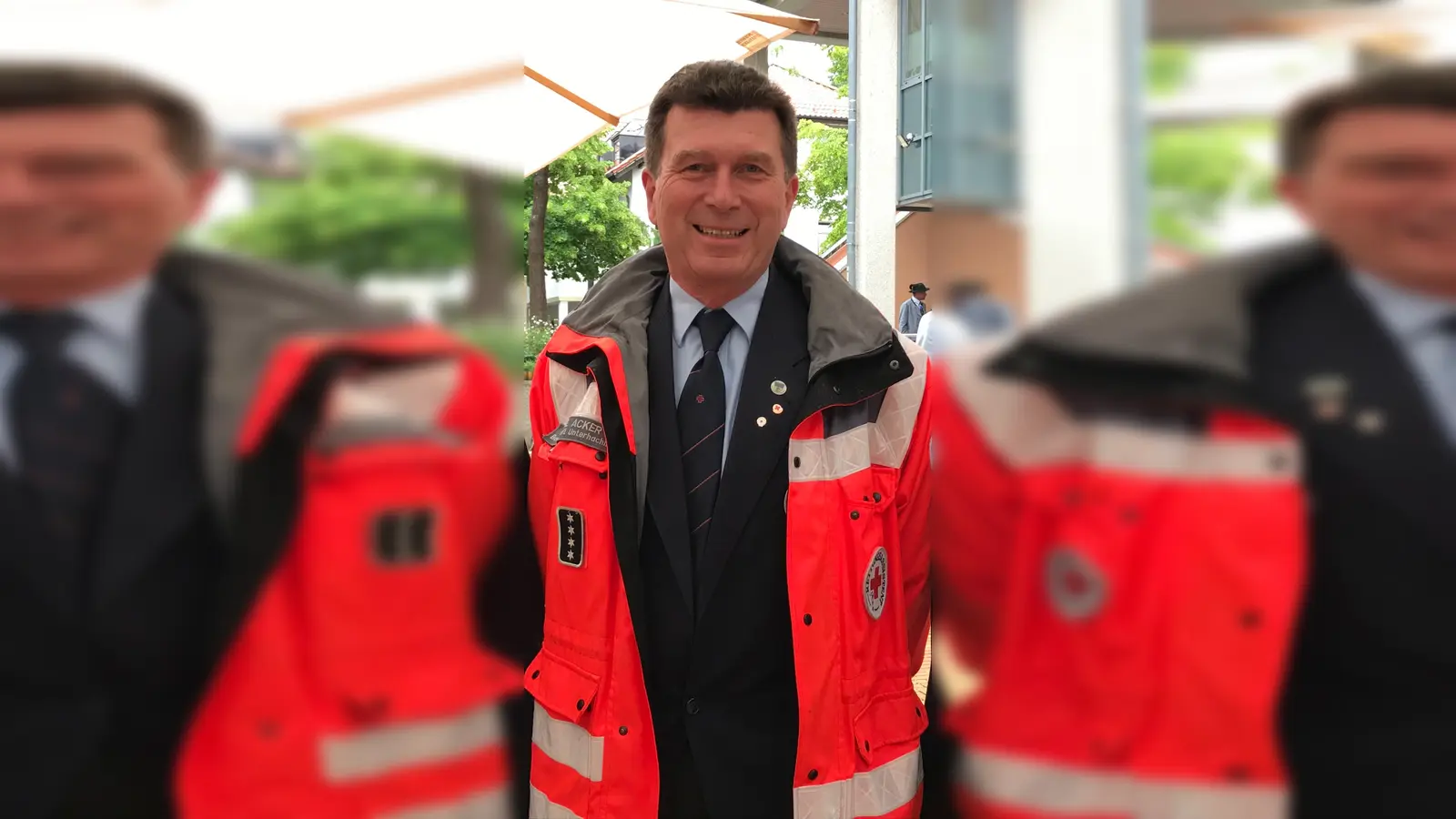 Franz Csellich, Karl Acker und Birgit Frey vom BRK Unterhaching freuen sich auf viele Teilnehmer bei der Blutspendenaktion am 29. Juli. (Foto: hw)