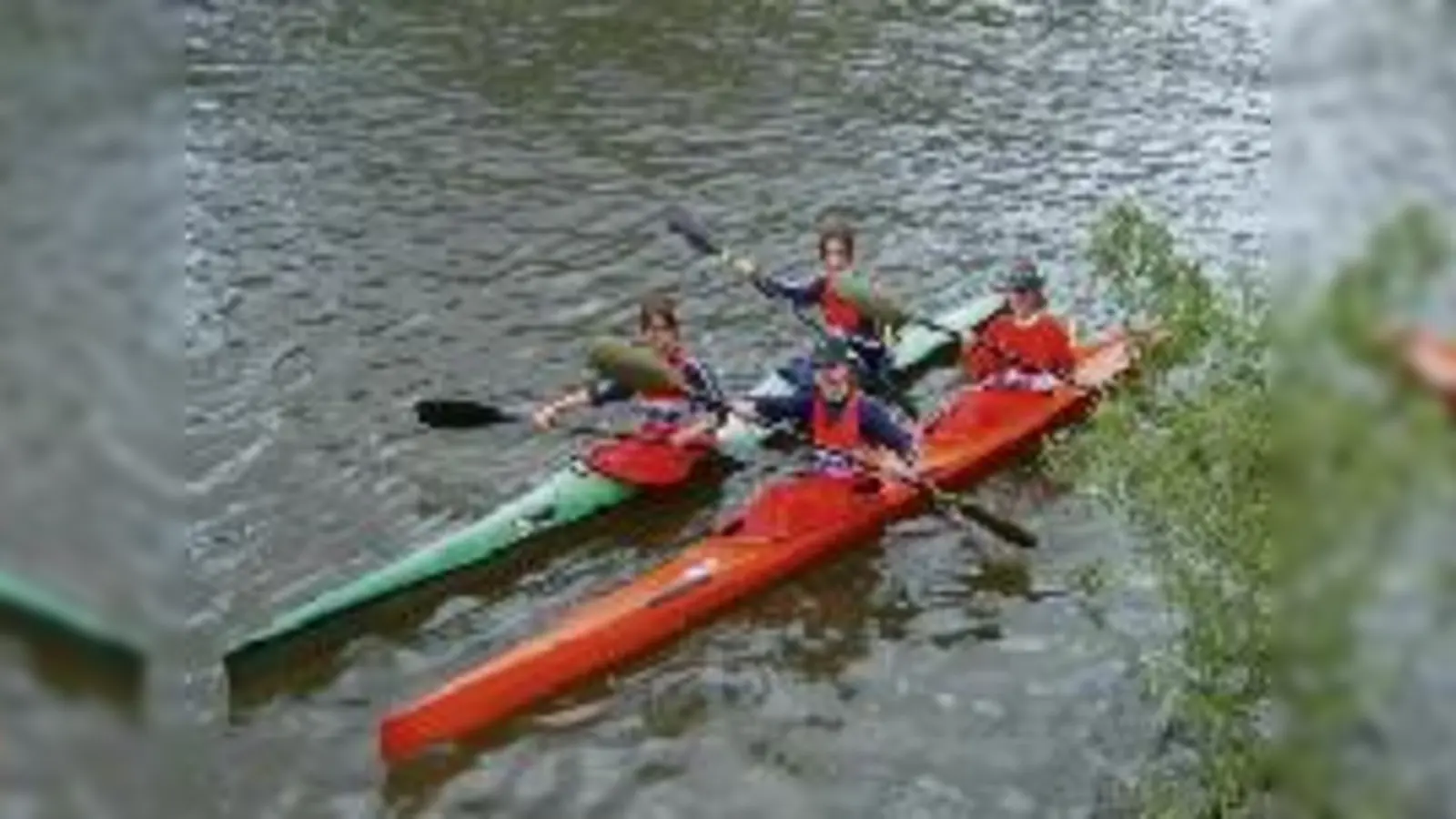 Die glücklichen Siegerinnen im K 2 der weiblichen Jugend Claire Cooney, Nicole Wiener und Marlies Schneck, Simone Rosar.	  (Foto: VA)