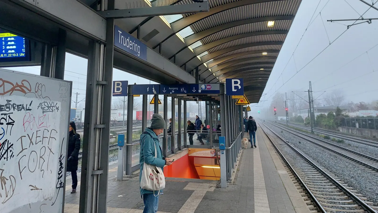 Die Deutsche Bahn plant, den Bahnhof Trudering um- und auszubauen. (Foto: bas)