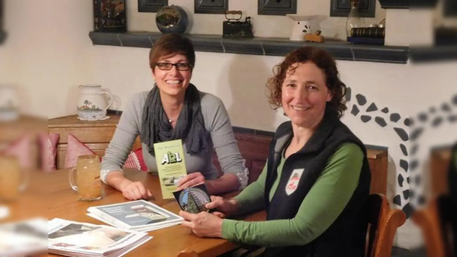 Rosi Reindl und Elisabeth Reis (v. li.) sind zwei der drei Sprecher der AbL-Regionalgruppe Erding-Ebersberg. Der dritte ist Mathias Lohmeier.	 (Foto: VA)