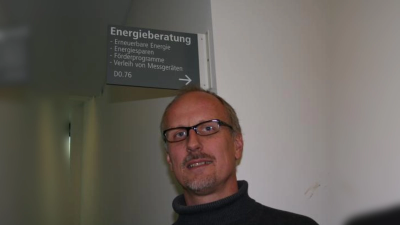 Daniel Kaßeckert, Energieberater der Stadtwerke München, sagt: „Sparen hat nichts mit Einschränkungen zu tun.” (Foto: tg)