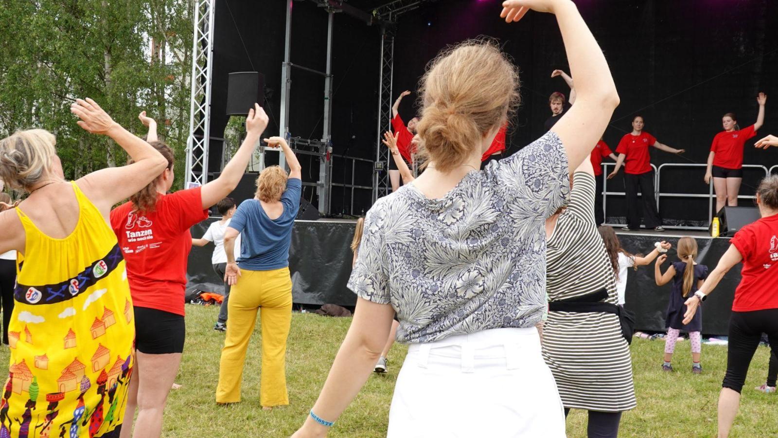 Kostenloses-Tanzfestival-im-Kopfbau-Riem