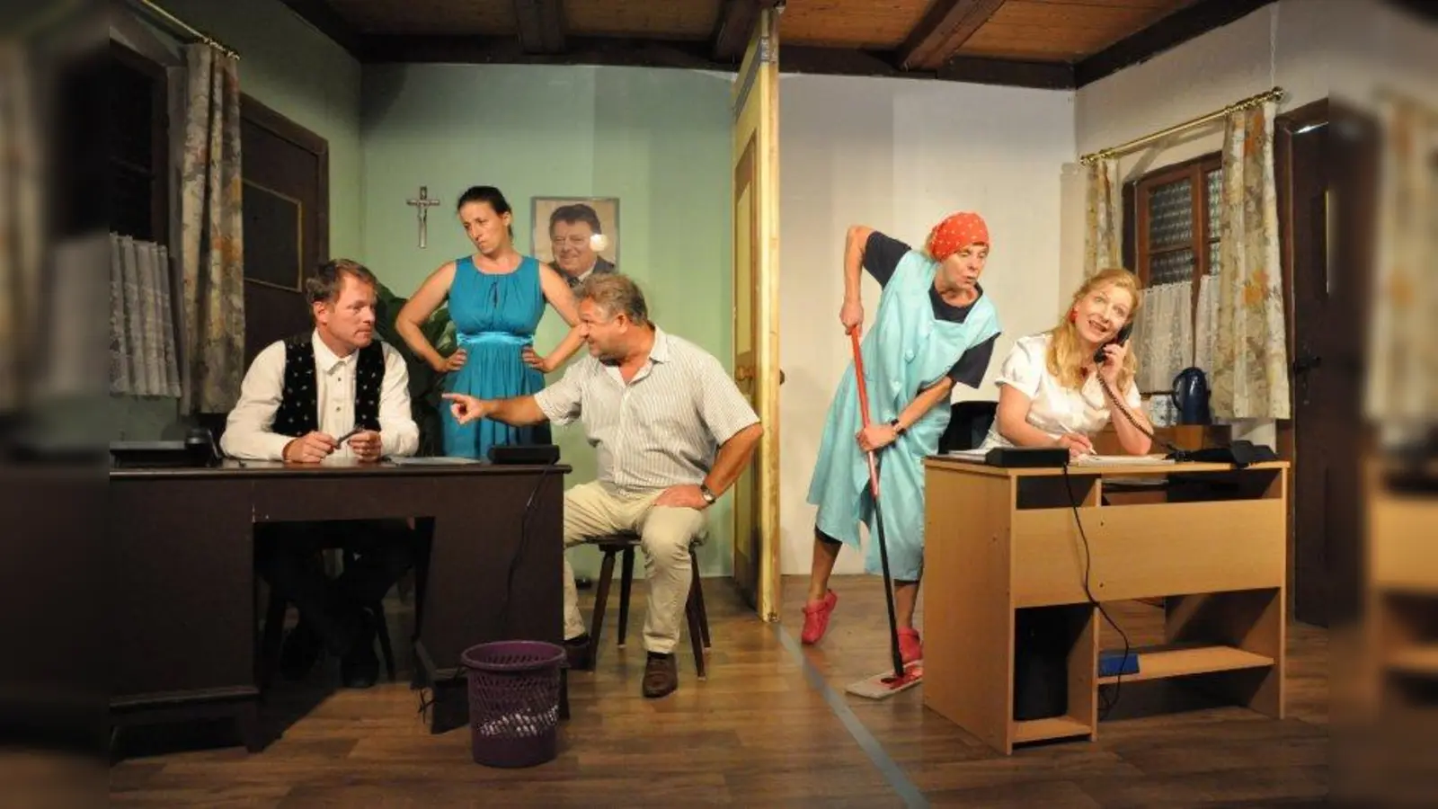 Mauschelei im Rathaus: v.l. Herbert Froschauer, Maria Rinderer, Ralph Koschier, Sonja Bahner und Susanne Hollweg. (Foto: Kurt Bahner)