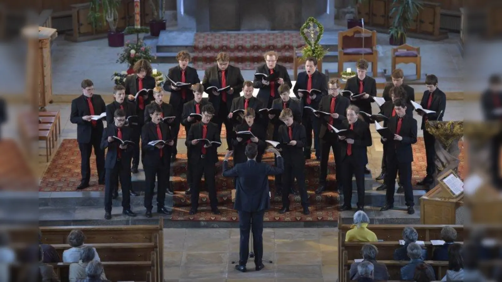 Der Männerchor des Tölzer Knabenchors bei einem Auftritt. (Foto: Tölzer Knabenchor)