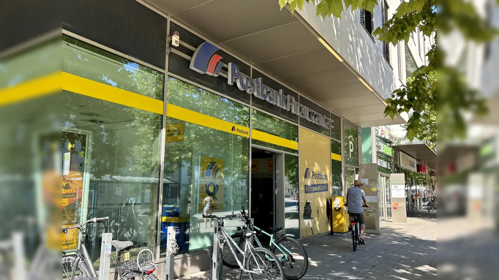 Die Postfiliale in der Kaflerstraße soll unbedingt erhalten werden. Dafür setzte der sich der Bezirksauschuss 21 einstimmig ein.  (Foto: us)