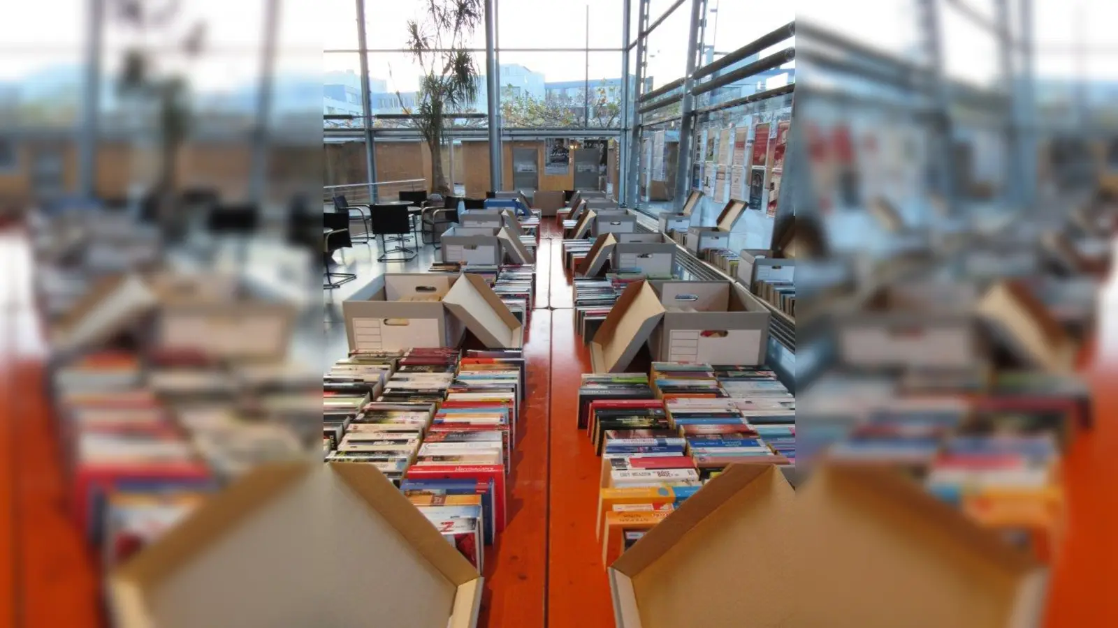 Beim Flohmarkt in der Germeringer Stadtbibliothek darf geschoppt werden, was das Zeug hält. (Foto: Stadtbibliothek Germering)
