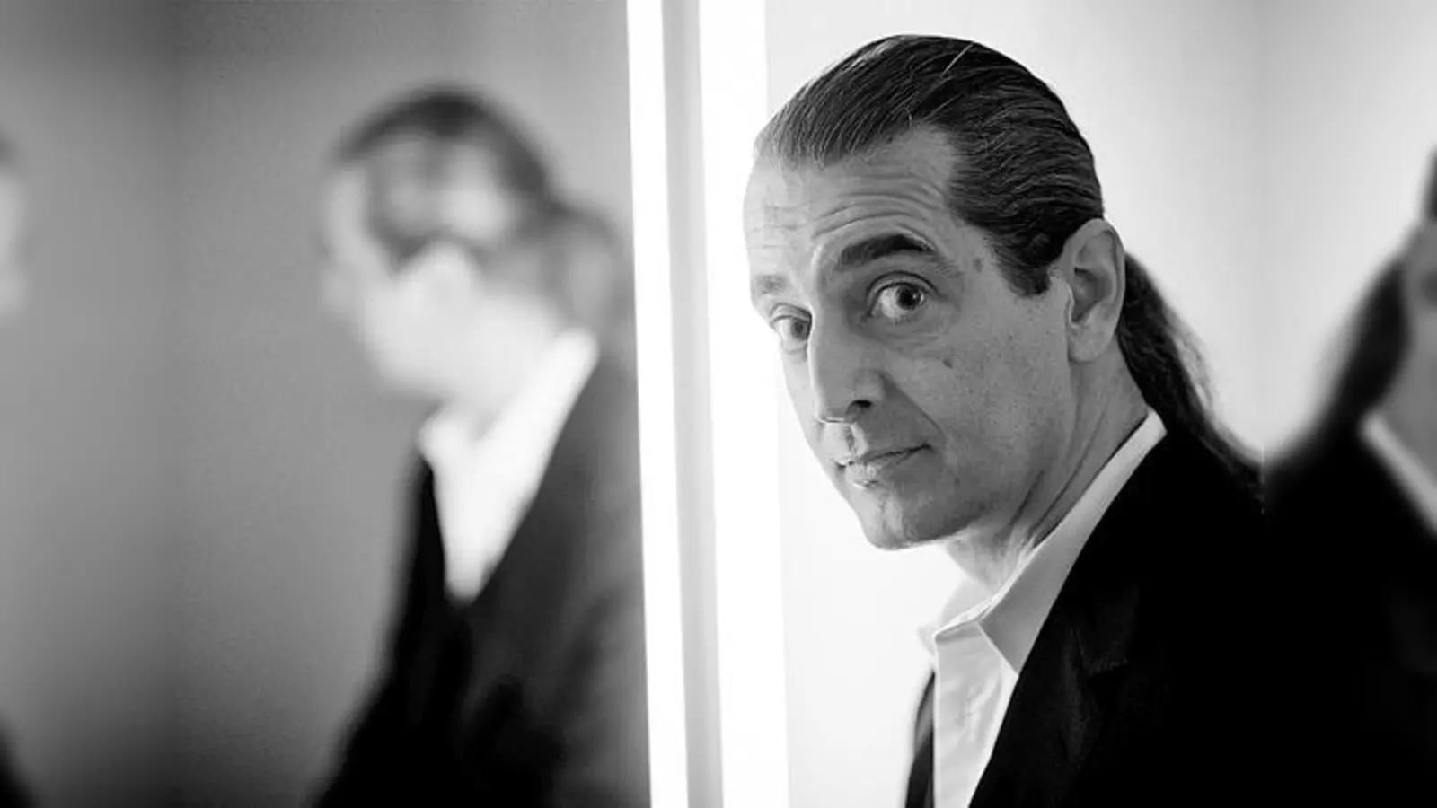 Am nächsten Freitag gibt sich Hagen Rether im alten speicher in Ebersberg die Ehre. Es gibt noch Restkarten.	 (Foto: VA)