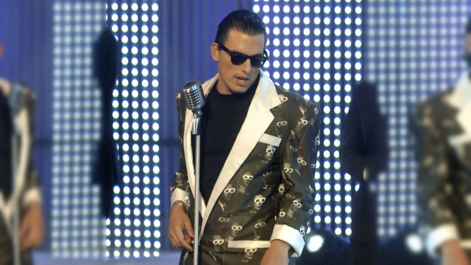 Große Ähnlichkeit mit dem Original: Hans-Peter Gill bringt Falco zurück auf die Bühne. (Foto: © Hans-Peter Gill)