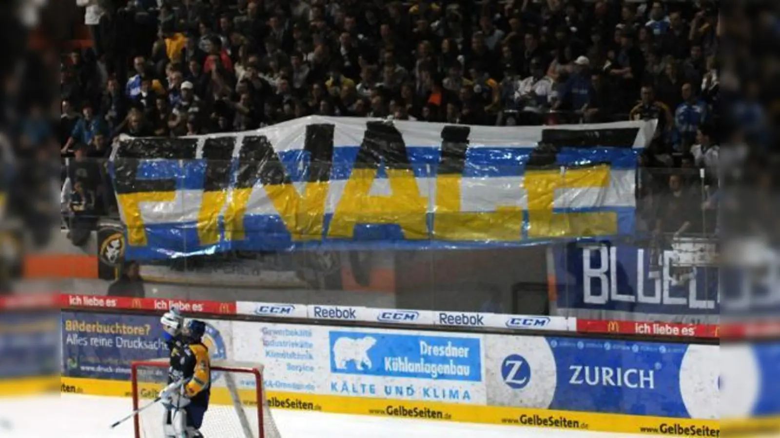 F-I-N-A-L-E skandierten die EHC-Fans beim Halbfinalspiel gegen die Tower Stars aus Regensburg.  (Foto: Heike Feiner)