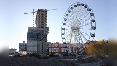 Ob Konzerthaus, Hotelturm oder Grundschule: Im Werksviertel am Ostbahnhof entsteht viel Neues, wobei Bestandsbauten zum Teil integriert werden. (Foto: bs)