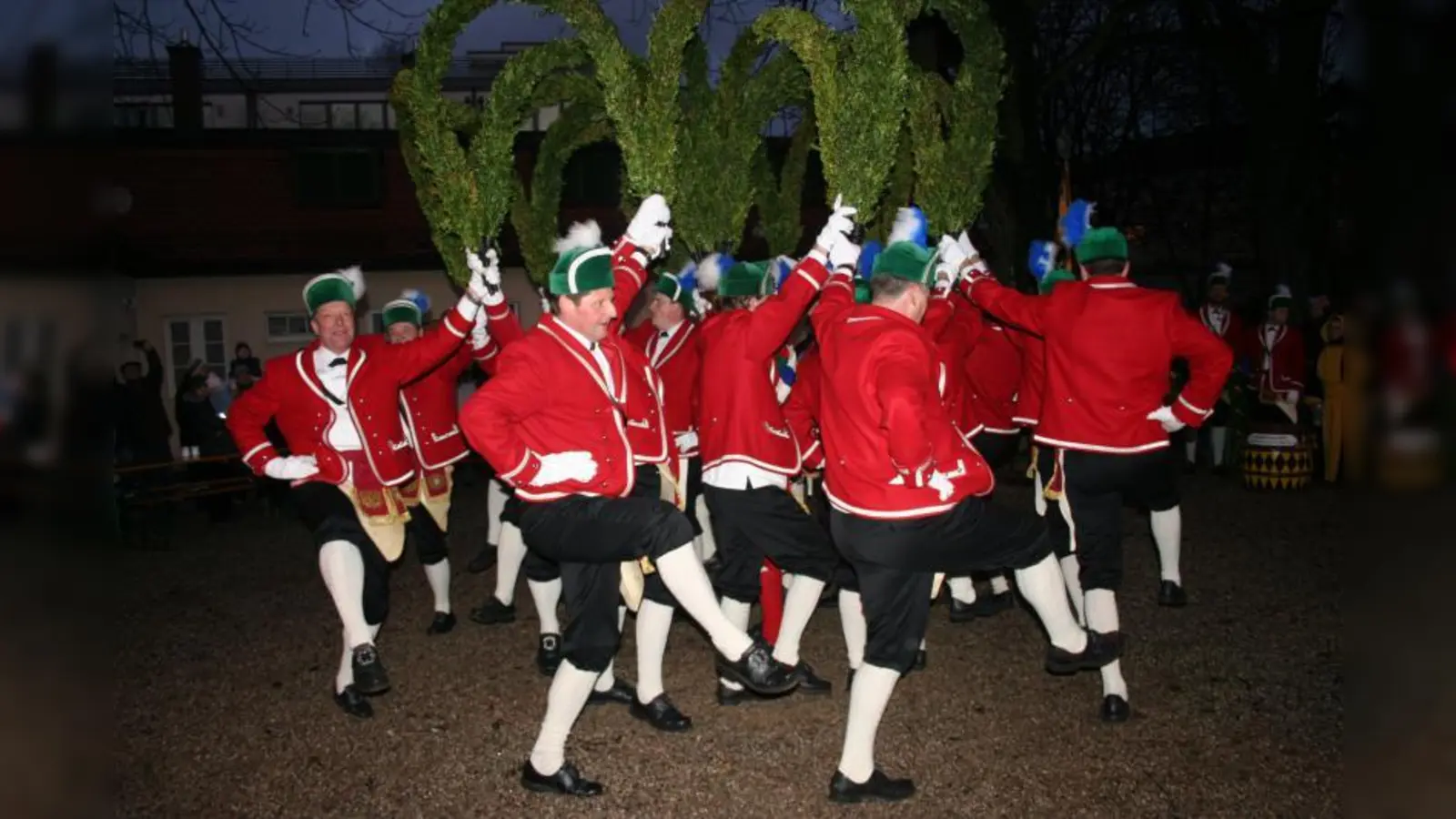 Nur alle sieben Jahre kann man sie erleben: Heuer tanzen die Schäffler wieder. (Foto: WS)