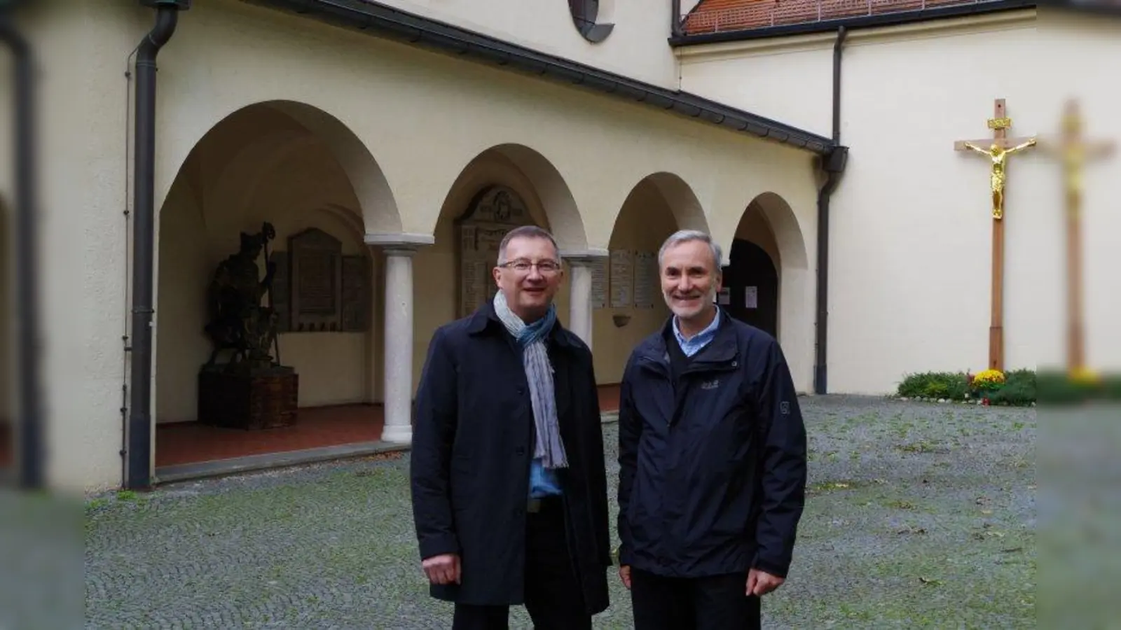 Gesichter, die heute zu St. Ulrich gehören: Pfarrer Georg Rieger (l.), Leiter des Pfarrverbands Laim, und Diakon Christian Spahn. (Foto: kö)