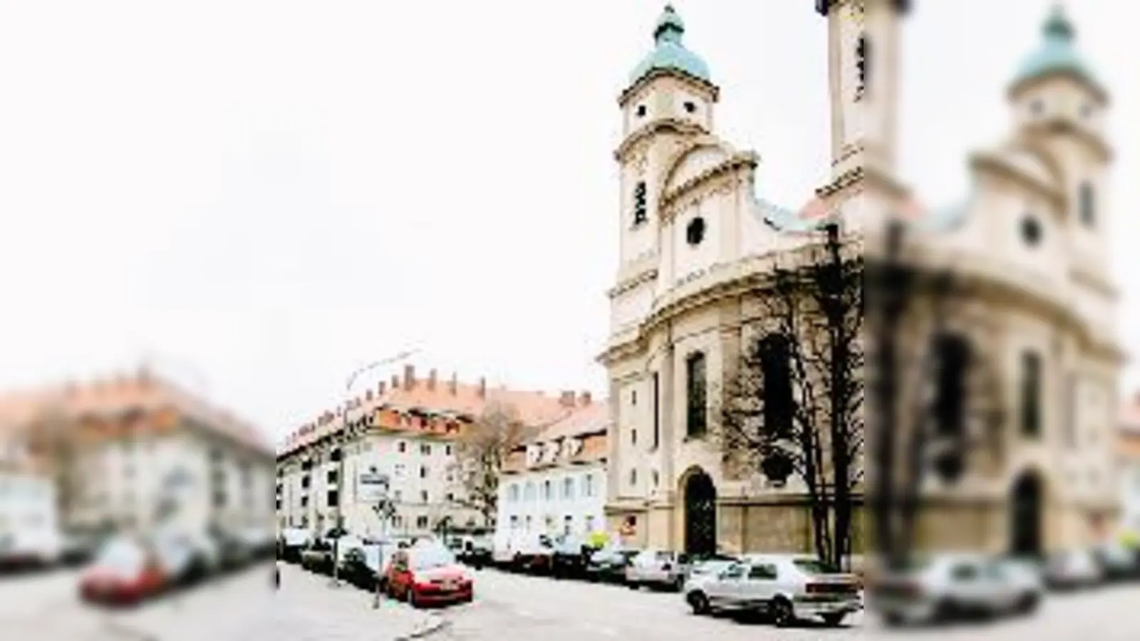 Die Vertreter der Kirchengemeinde St. Franziskus hoffen auf eine Lockerung der Parkraum-Lizensierung für das Gebiet rund um die  Kirche. 	 (Foto: Hettich)