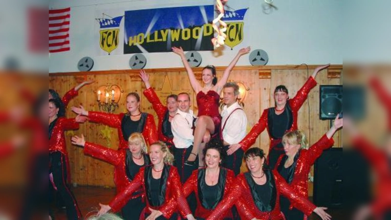 Der Glamour von Hollywood spiegelt sich nicht nur in den Kostümen der FCN-Garde, sondern auch in der Choreographie der Auftritte. (Foto: bb)