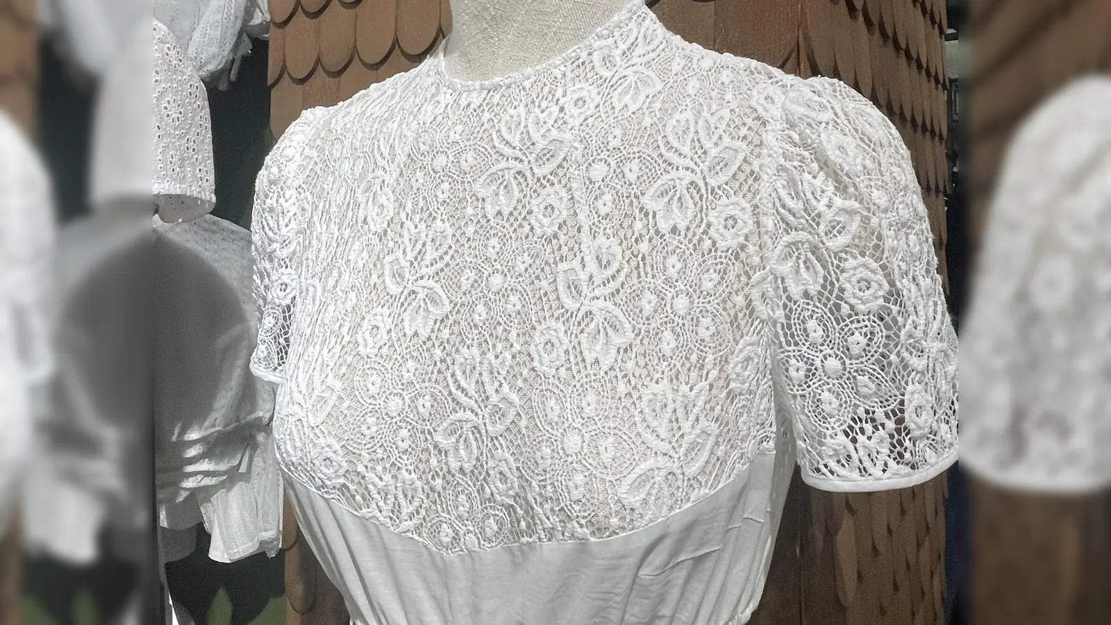 Wenn es fürs Dirndl noch zu kühl sein sollte – jodeln kann man immer auch in Jeans und Jackett.  (Symbolbild: hw)