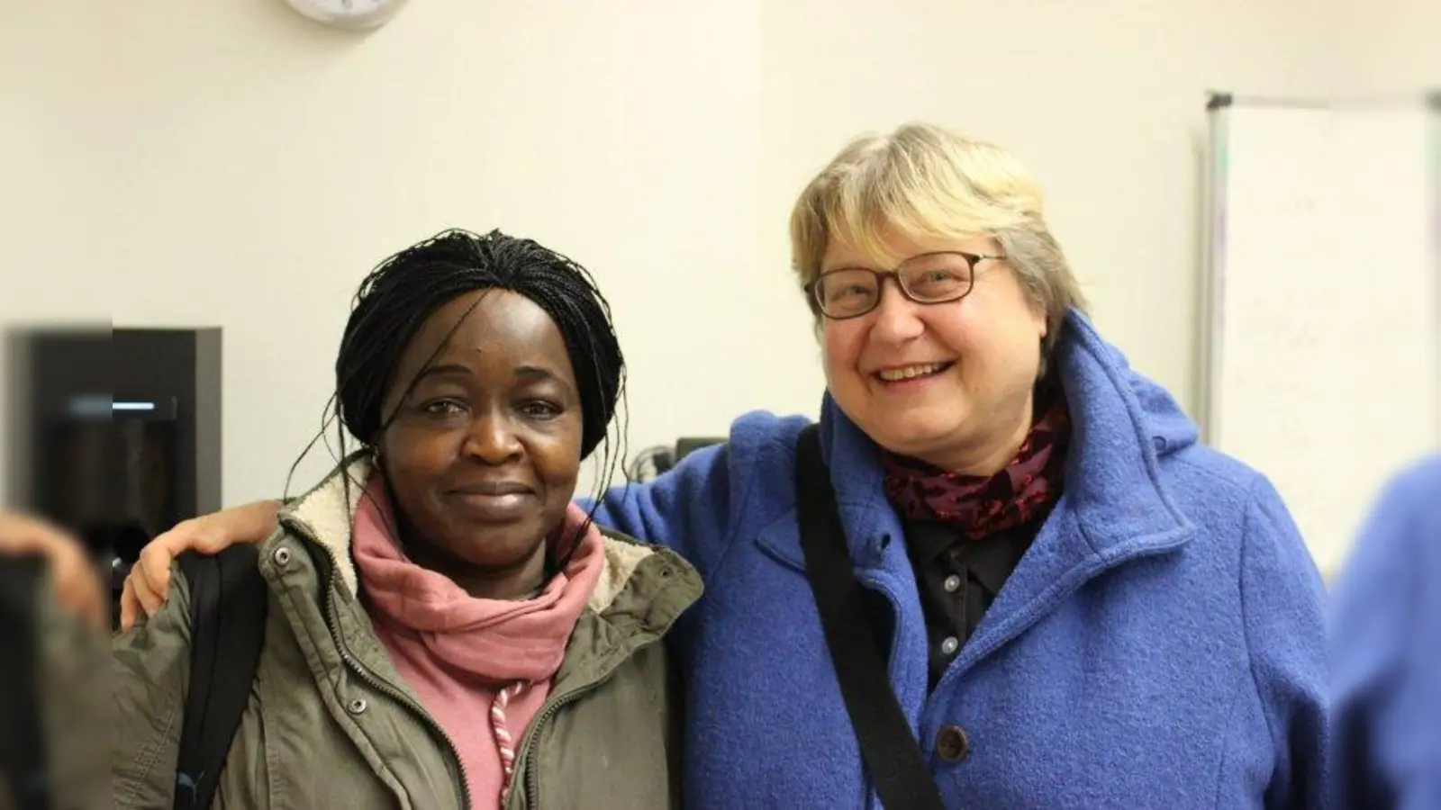 Paten helfen den Neuankömmlingen, sich in der neuen Umgebung zurechtzufinden und bieten ihnen einen ersten sozialen Kontakt. (Foto: Save me)