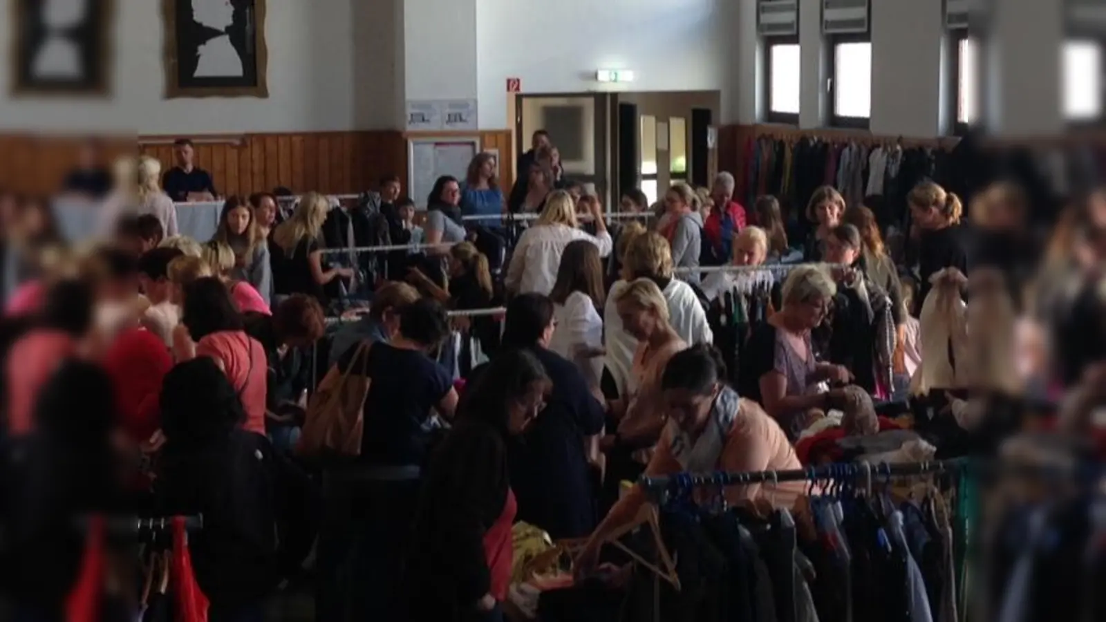 Der Ladiesflohmarkt in Kirchseeon ist für viele schon ein Pflichttermin. (Foto: VA)