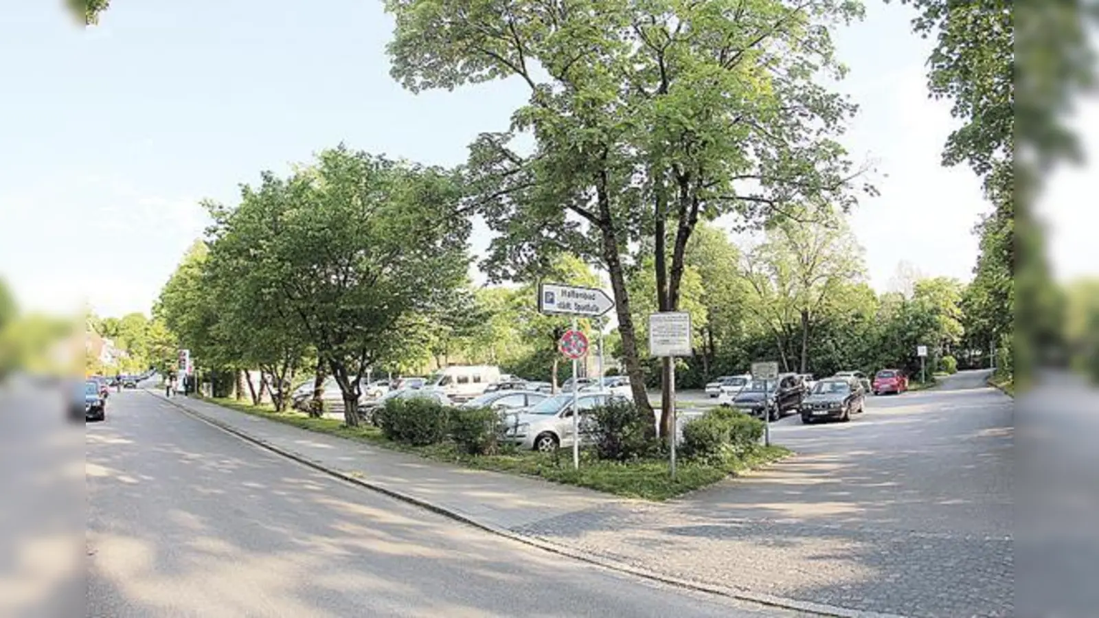 Der BA 18 schlägt das Areal des Parkplatzes an der Klausener Straße für einen Hallenbau vor. 	 (Foto: RedH)