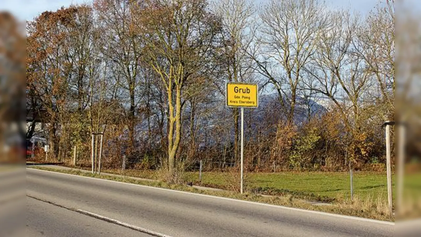 Die Traglufthalle in Grub ist die derzeit letzte Traglufthalle im Landkreis. Laut Planungen sollen die Bewohner aber bald zurück nach Pliening.	 (Foto: S. Dohl)