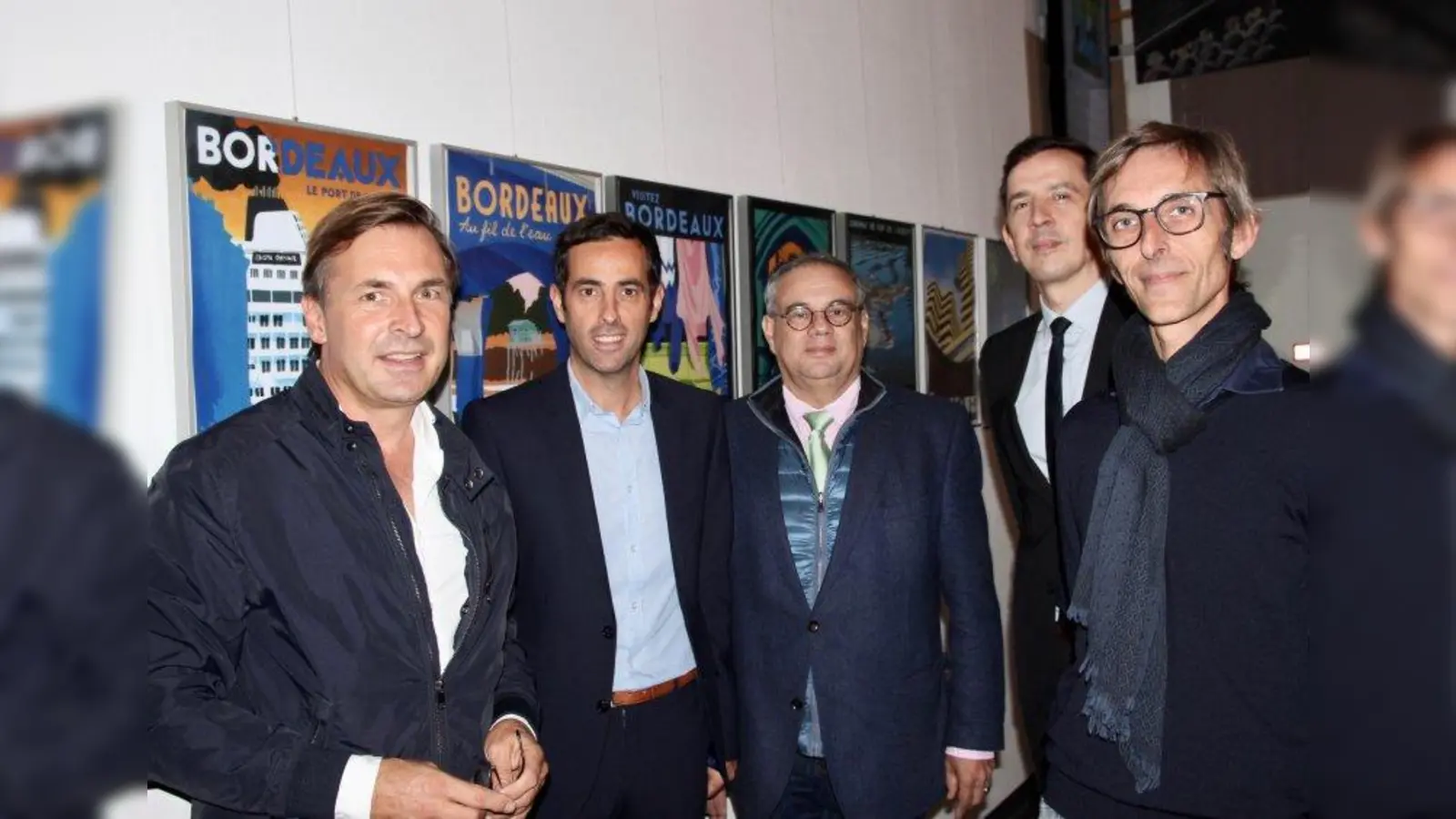 „Aufs Gemeinsame schauen“: Thomas Linsmayer von der Pasinger Fabrik, Stadtrat Olivier Doxaran, Generalkonsul Pierre Lanapats, Thomas Vautravers vom Institut francais sowie Éric Audebert (v.l.) bei der Vernissage von „Bordeaux à gogo” in der Pasinger Fabrik. (Foto: us)