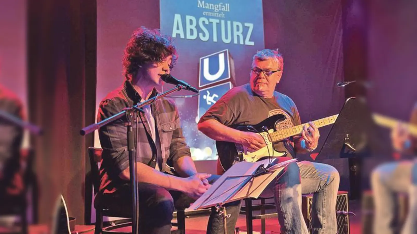 Reinhard Soll und Paul Kowol (links) werden den Krimi zum fesselnden Hörspiel erlebbar machen. 	 (Foto: VA)