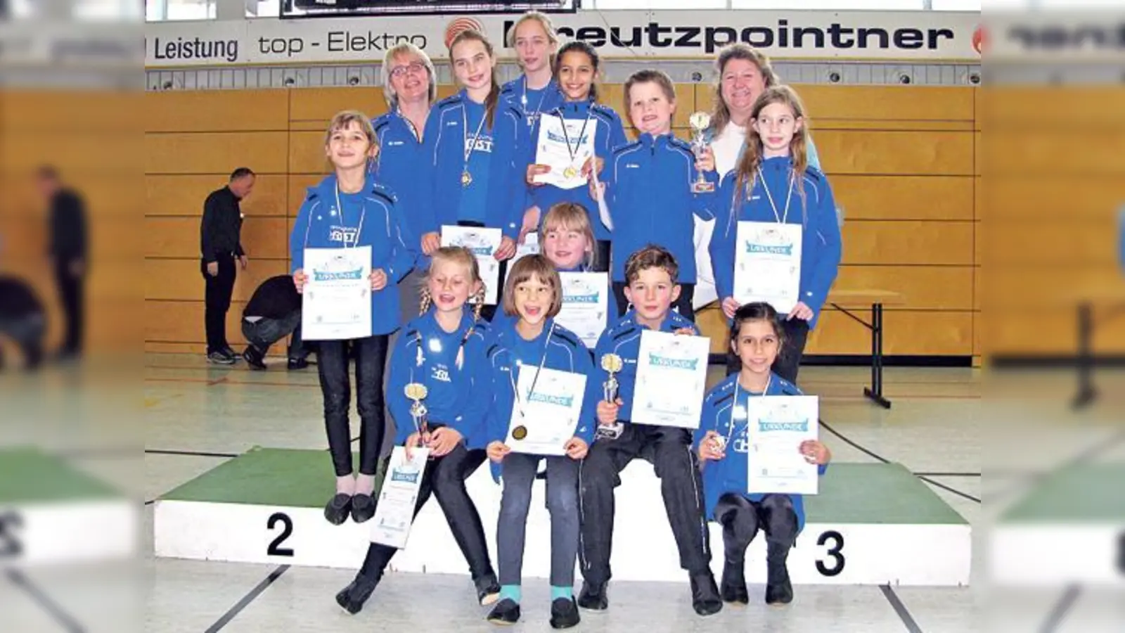 Die Schleißheimer Radler sind stolz auf ihre Leistungen. 	 (Foto: Verein)