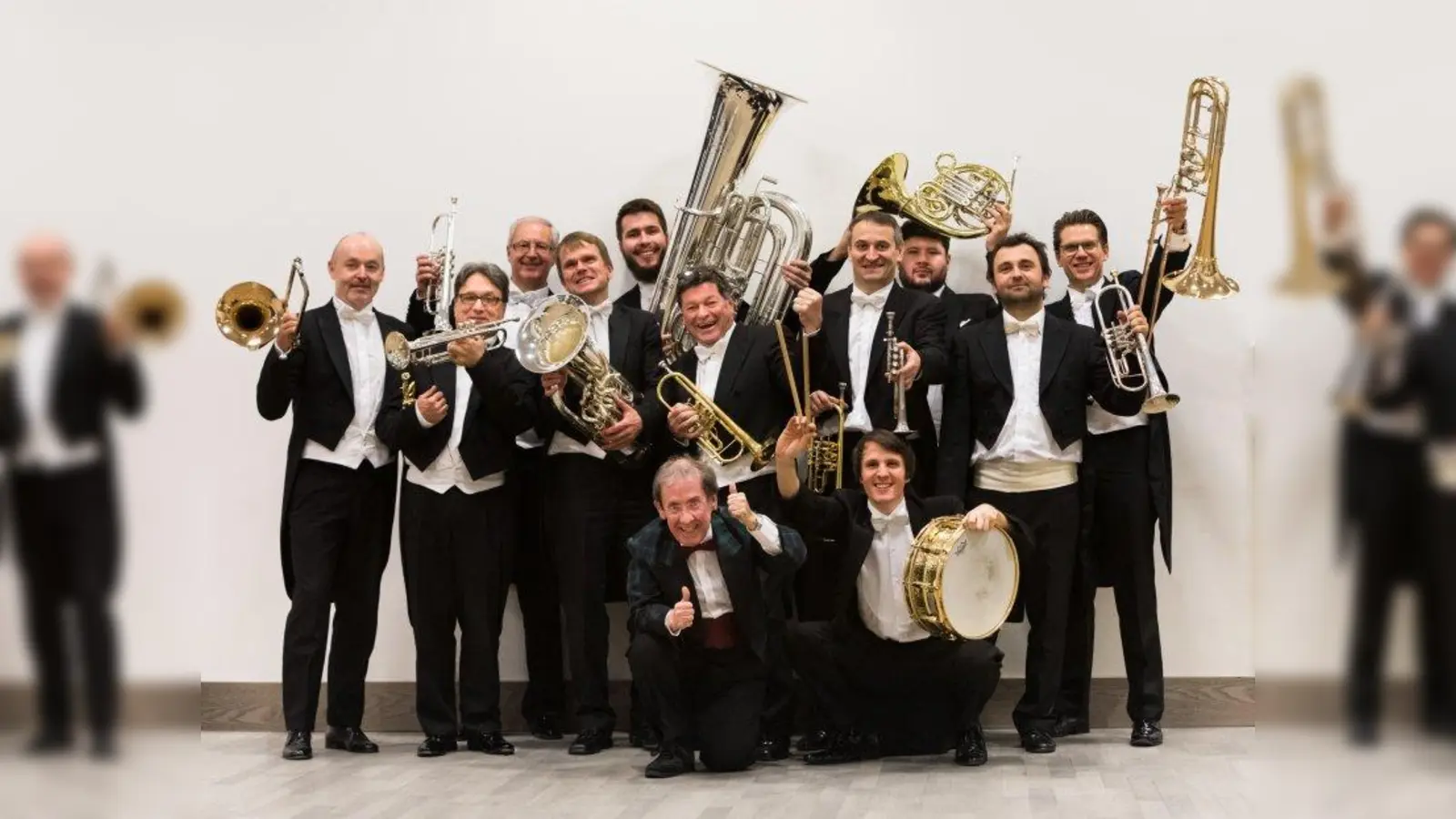 Fulminant und mit jeder Menger schräger Musik begrüßen Blechschaden das neue Jahr. Blechschaden-Boss Bob Ross spielt mit seinen Mannen am Dienstag, 31. Dezember, im Herkulessaal. (Foto: Peter Hundert)