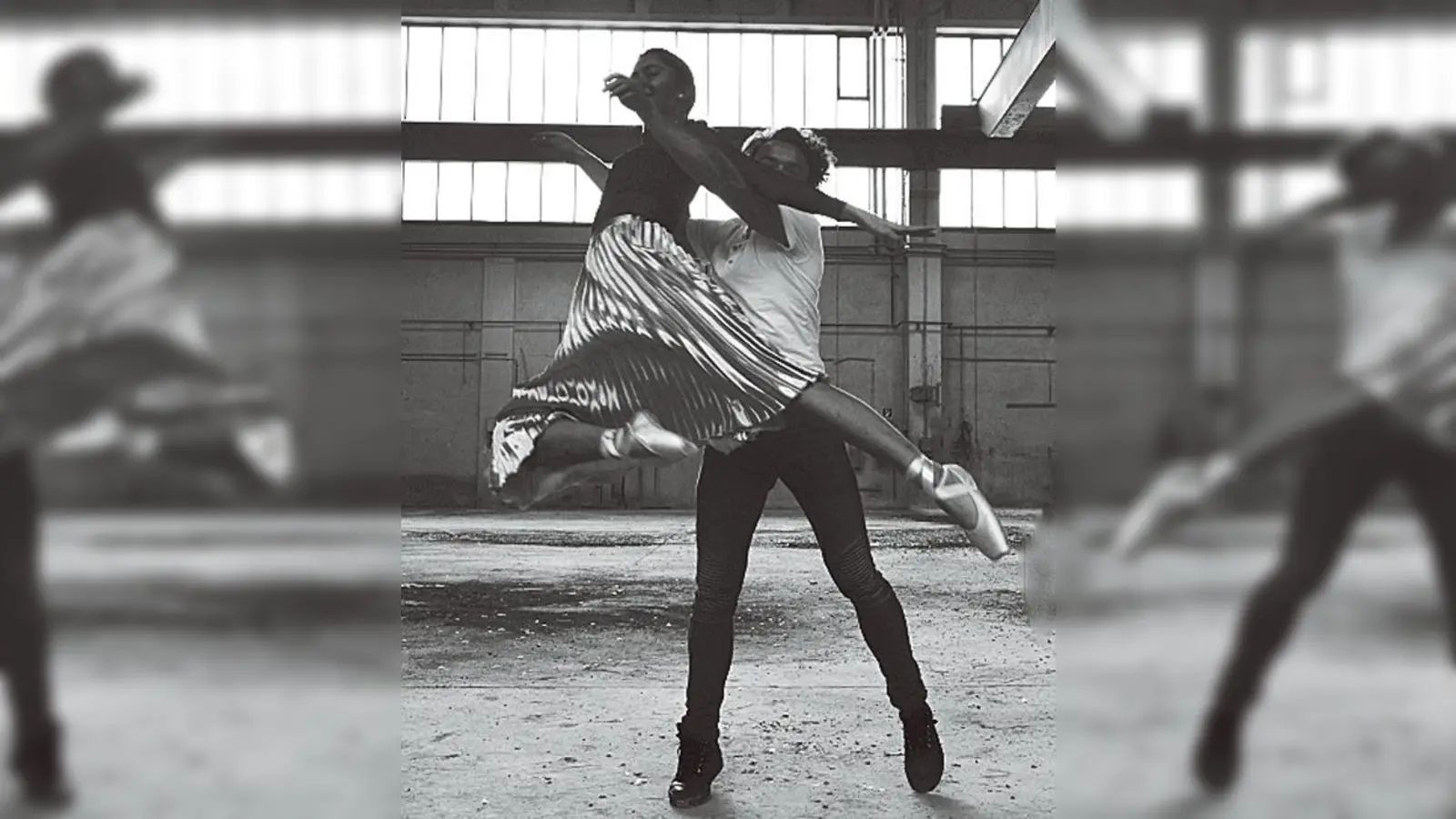 Das Foto von Charlotte Brunnthaler (links) orientiert sich an Peter Lindbergh.			         (Foto: VA)