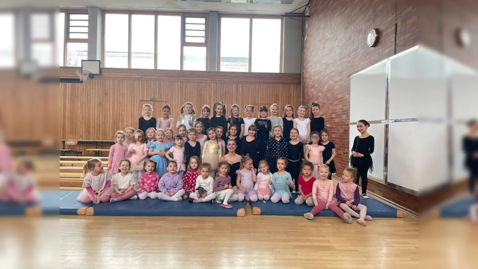 Mit viel Freude und Energie: Die Tanzmäuse der vhs Erdweg begeistern mit ihrem Auftritt. (Foto: coe)