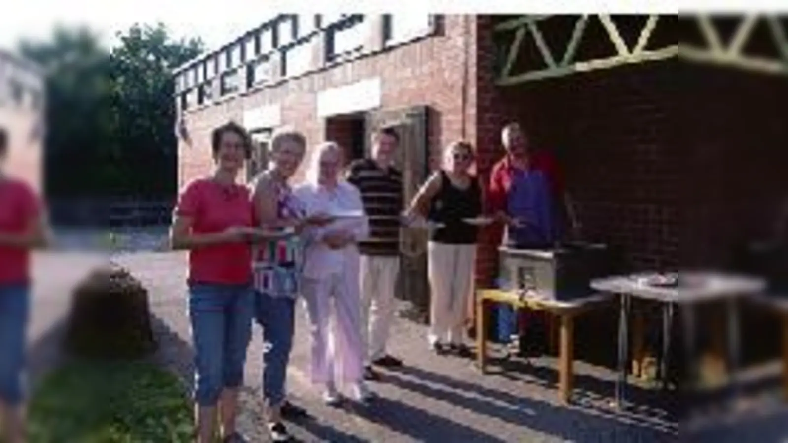 Gestärkt geht es in den Herbst: das Akkordeonorchester Freimann beim Grillfest.  (Foto: Verein)