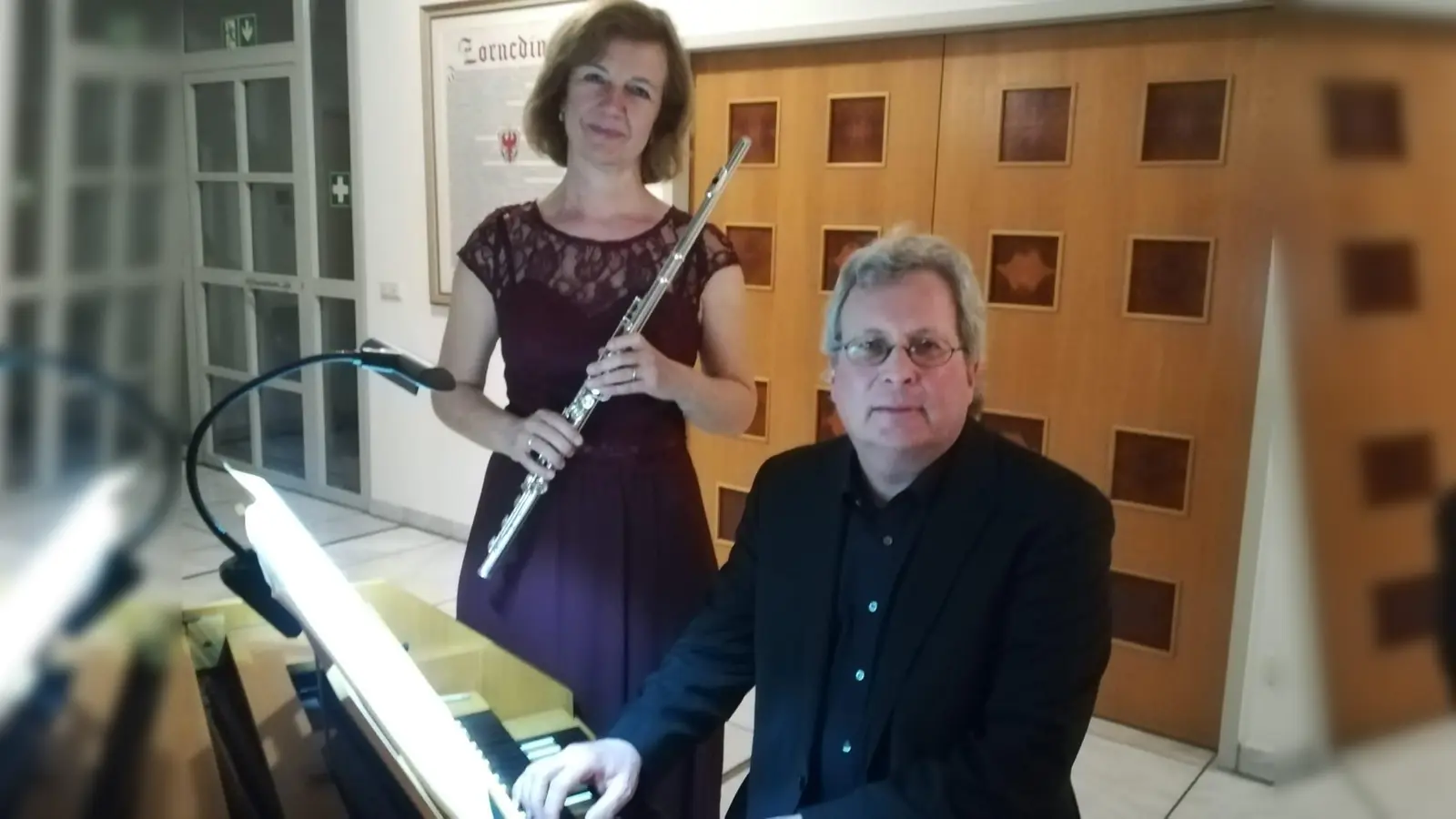 Annette Hartig und Matthias Gerster spielen Kammermusik im Rathaus Zorneding. (Foto: Gem. Zorneding)