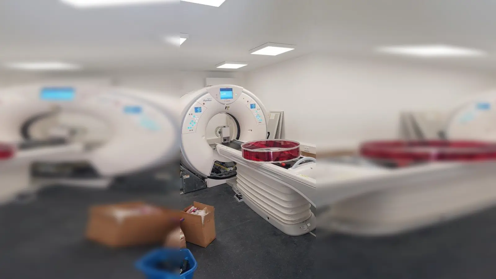 Das CT-Gerät beim Aufbau - seit Anfang April ist es in Betrieb. (Foto: Klinikum Starnberg)
