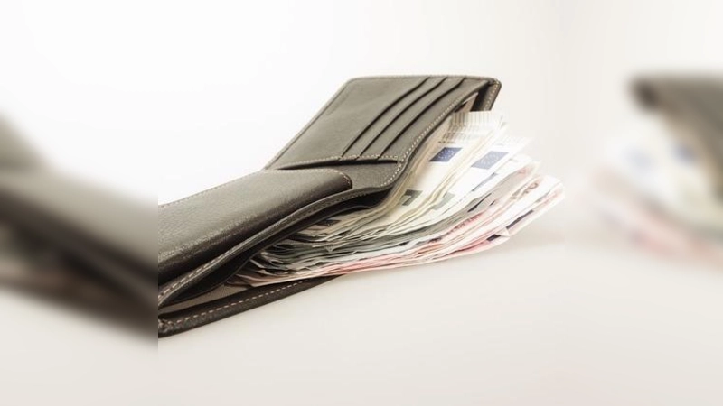 Der 24-jährige Mann wollte sein vieles Falschgeld in einem Bordell ausgeben.  (Foto: blickpixel, CC0)