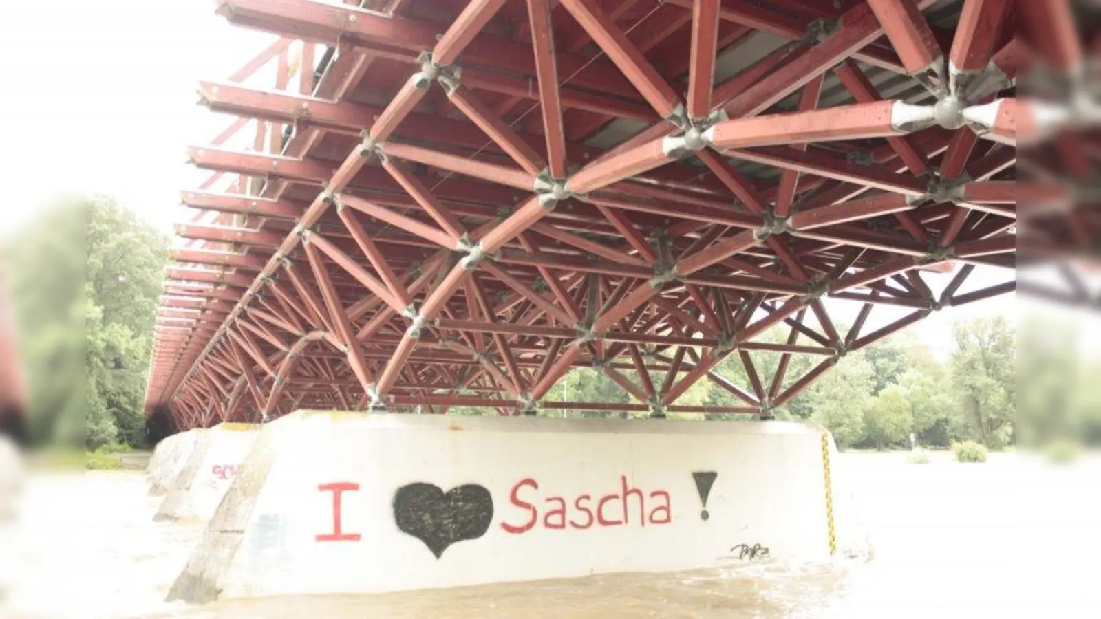 Sascha hin oder her - die Tierparkbrücke ist die schönste Brücke in München. (Foto: job)