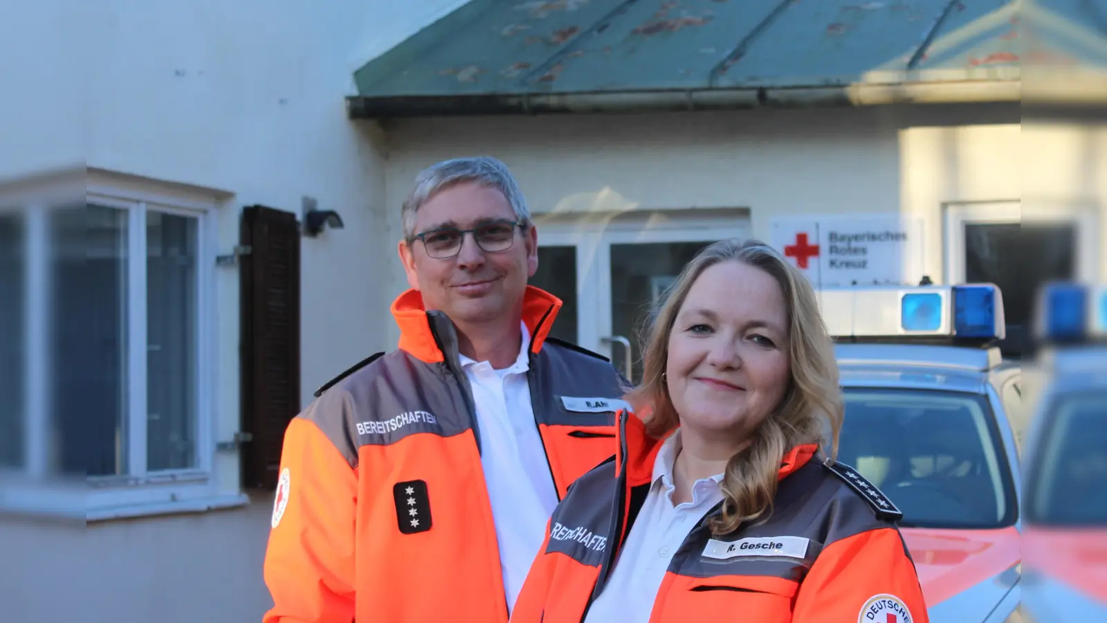 Die neue Bereitschaftsleitung des BRK West 3 – Aubing: <br>Leiterin Ramona Gesche und Stellvertreter Roland Ahl. (Foto: BRK Aubing / Heidi Roider)