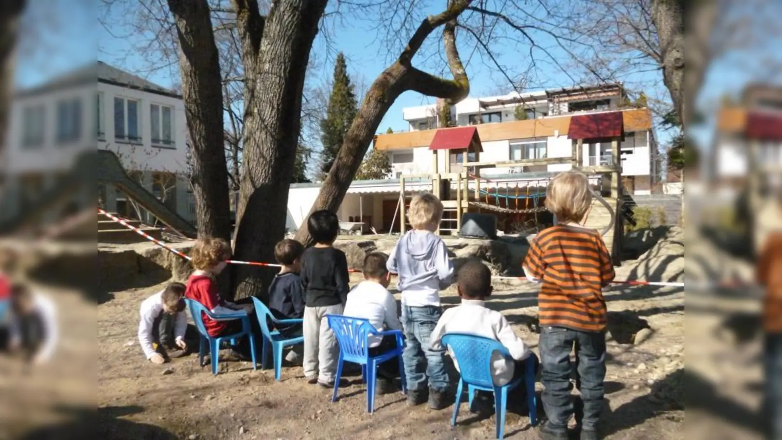 Gespannt verfolgen die Kinder vom Kindergarten St. Willibald den Aufbau ihres neuen Spielhauses. (Foto: pi)